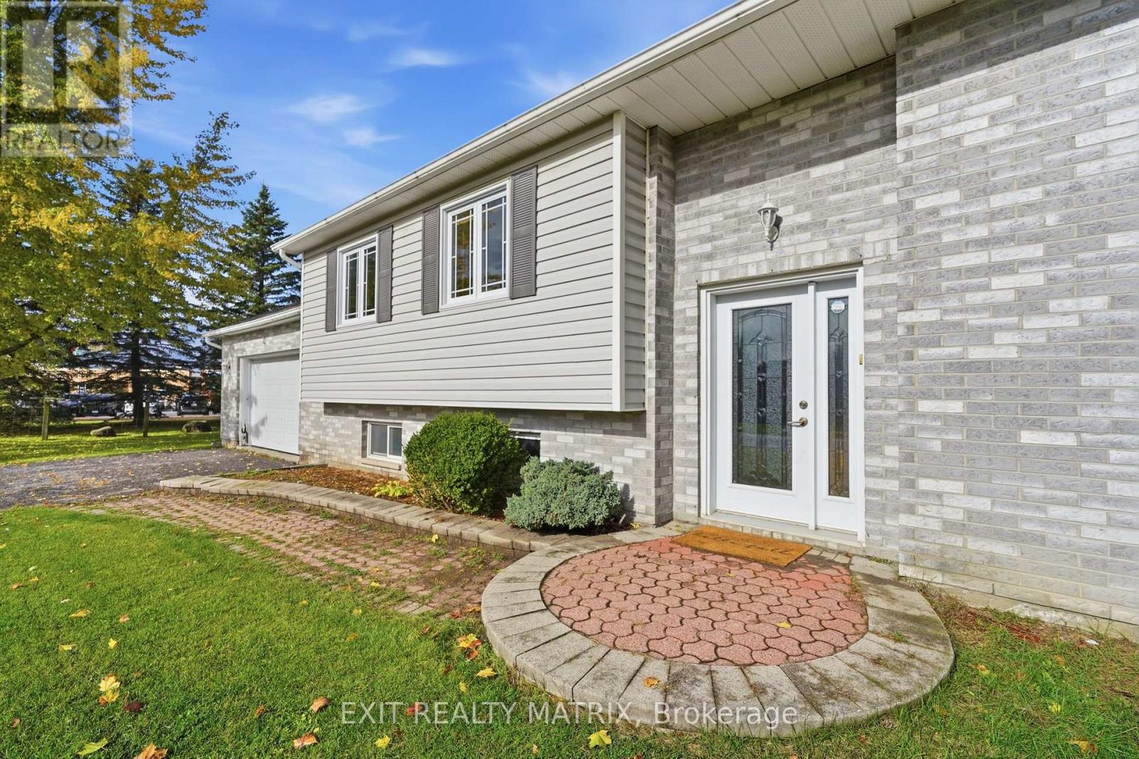 2 Maheu Street, Russell, Ontario  K0A 1W0 - Photo 3 - X14082448
