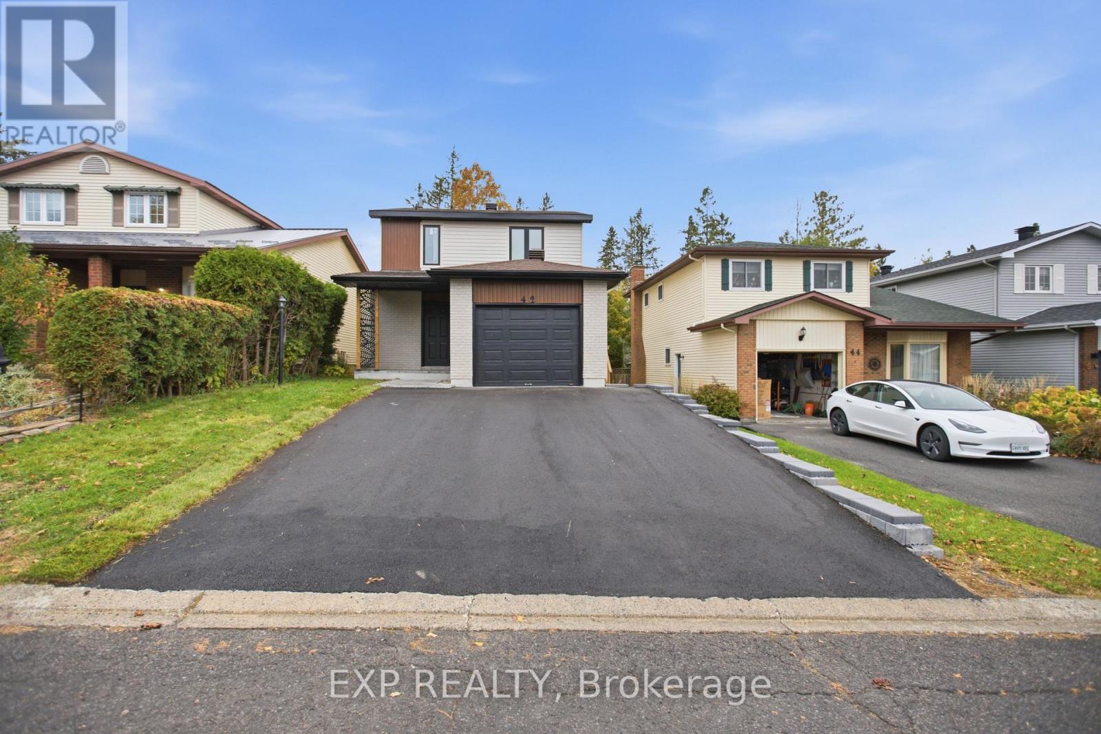 42 Antler Avenue, Ottawa, Ontario  K2J 2H2 - Photo 2 - X14082566