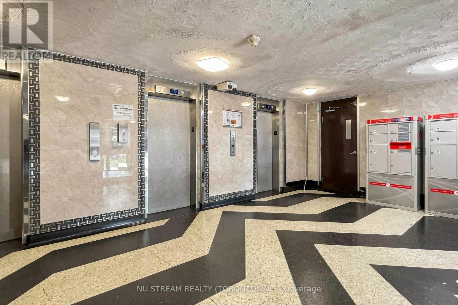 604 - 100 Lotherton Pathway, Toronto, Ontario  M6B 2G8 - Photo 4 - W14082588