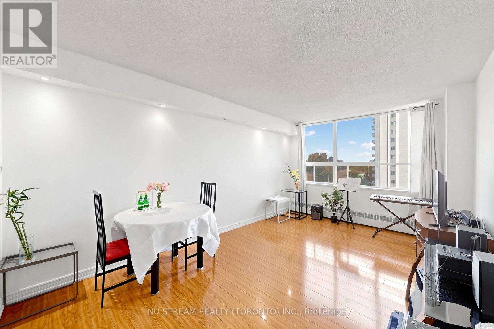 604 - 100 Lotherton Pathway, Toronto, Ontario  M6B 2G8 - Photo 5 - W14082588