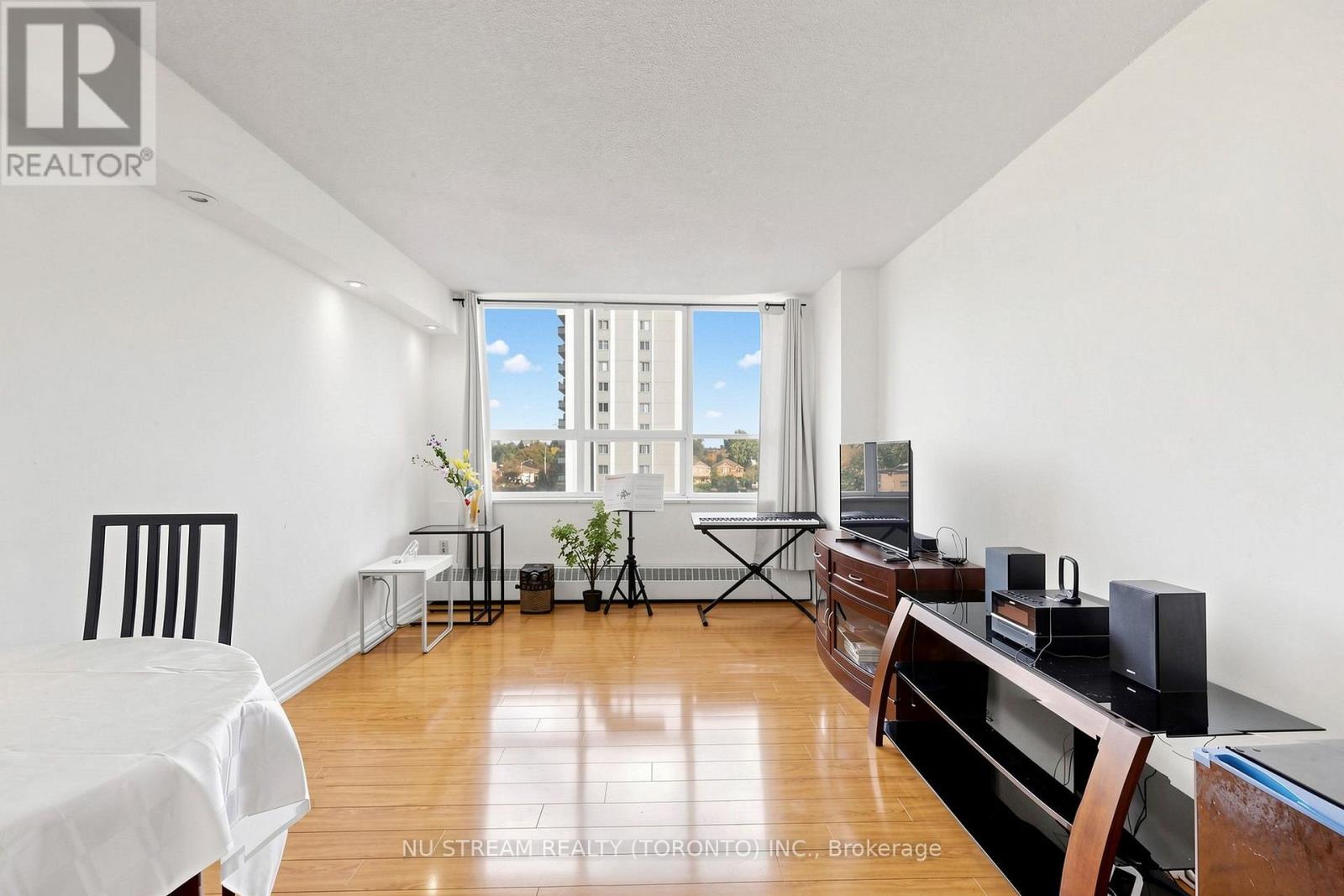 604 - 100 Lotherton Pathway, Toronto, Ontario  M6B 2G8 - Photo 6 - W14082588