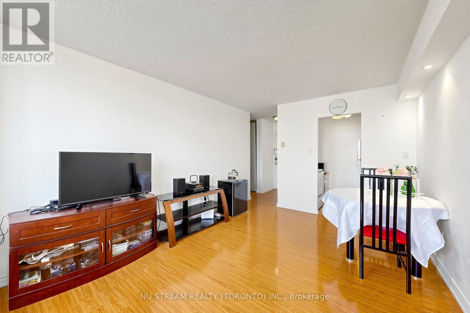 604 - 100 Lotherton Pathway, Toronto, Ontario  M6B 2G8 - Photo 7 - W14082588