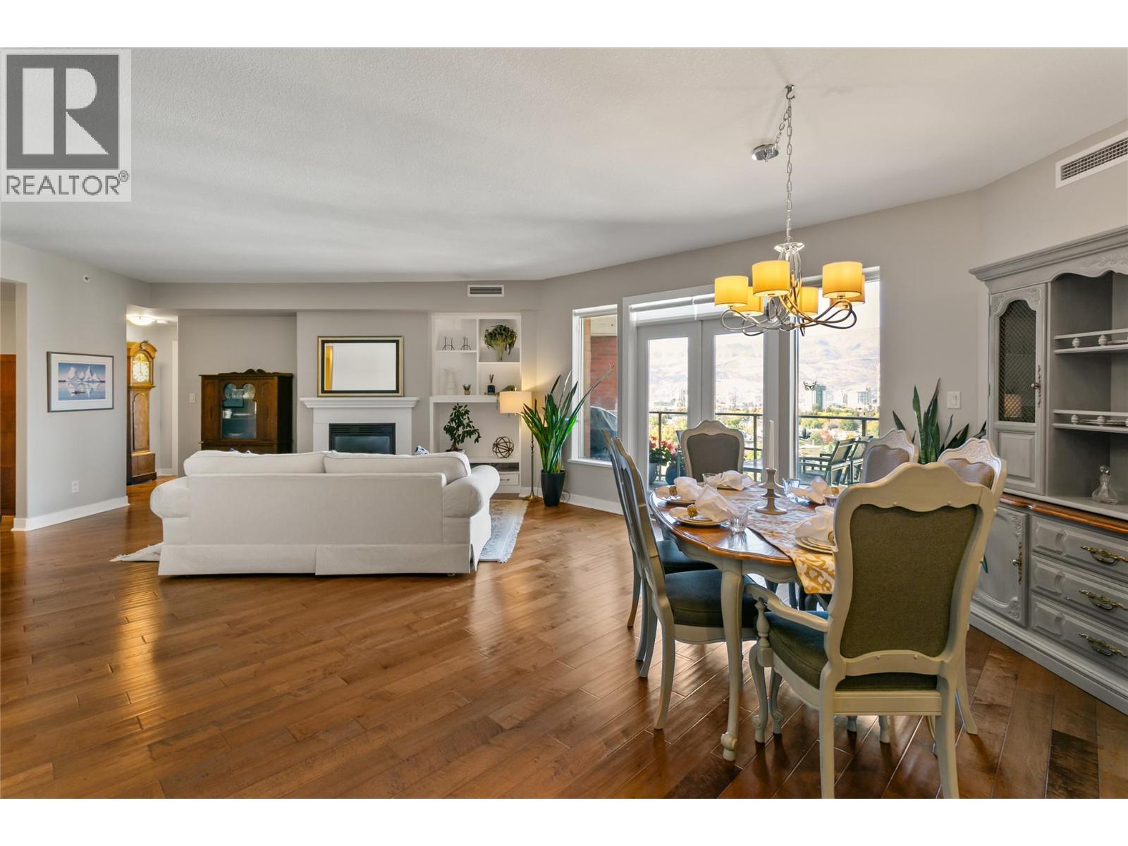 1160 Bernard Avenue Unit# 1205, Kelowna, British Columbia  V1Y 6R2 - Photo 3 - 10403188