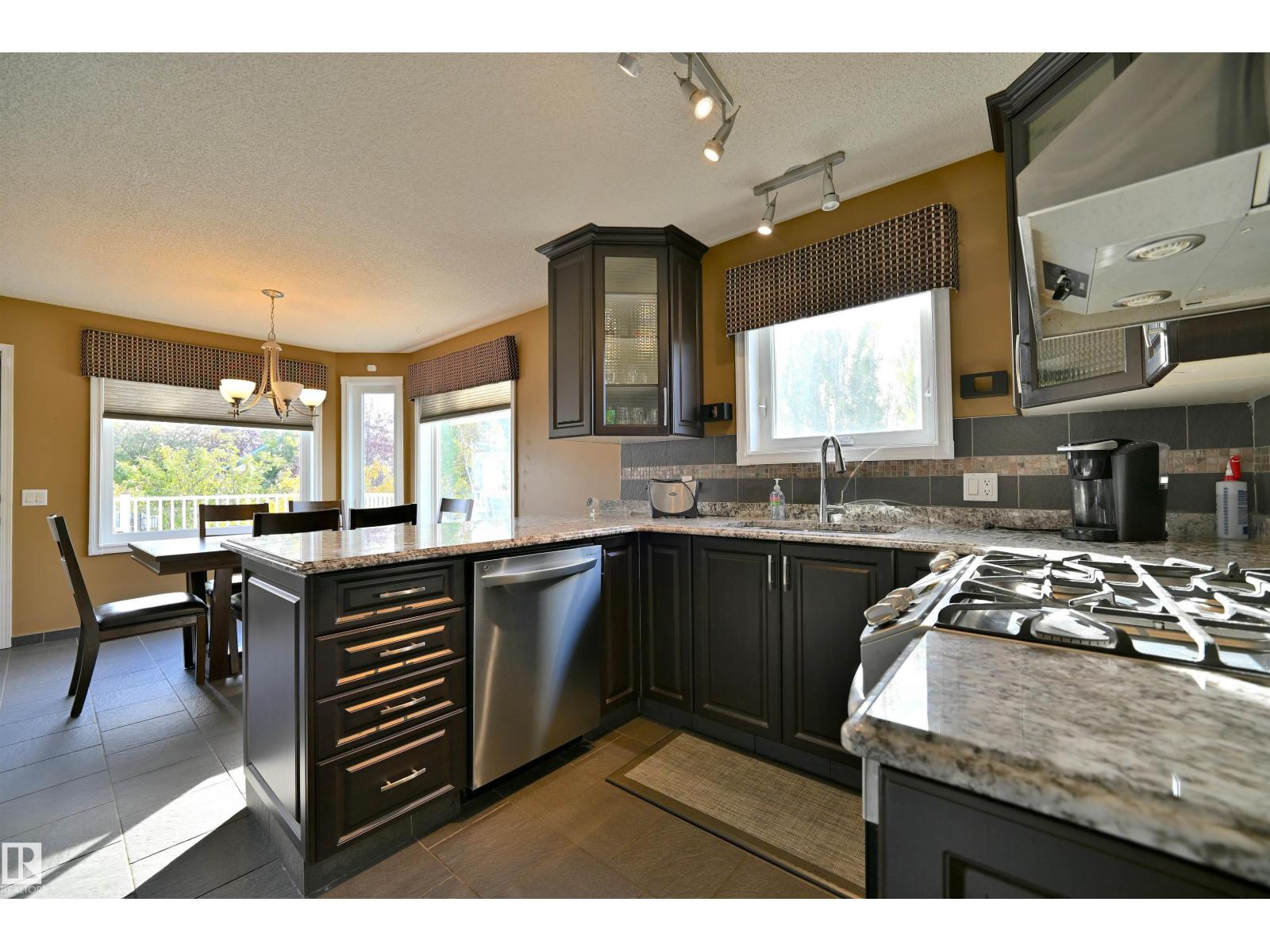 5304 155 Av Nw, Edmonton, Alberta  T5Y 2S6 - Photo 9 - E4509673