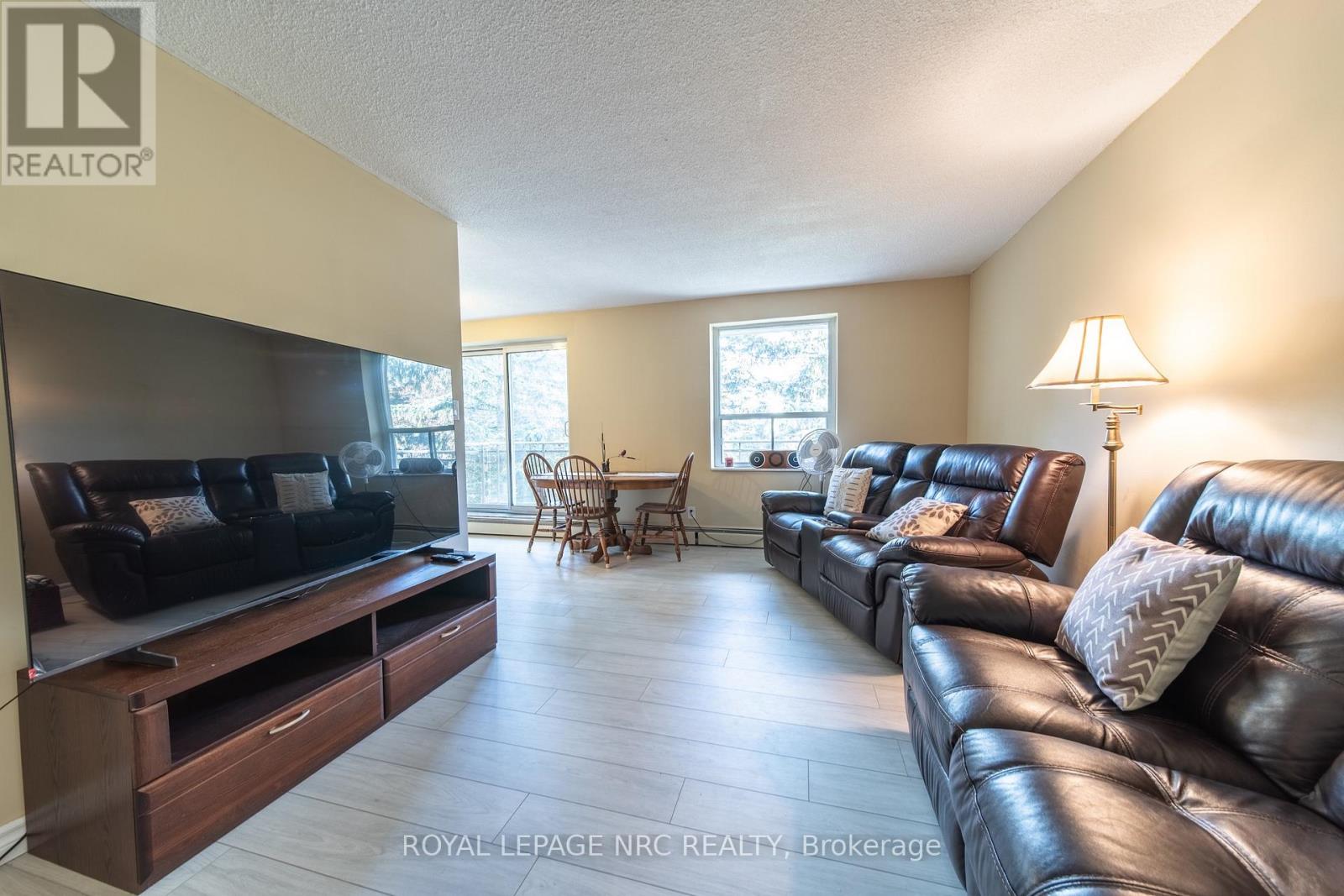301 - 6400 Huggins Street, Niagara Falls (Stamford), Ontario  L2J 3G5 - Photo 10 - X14082714