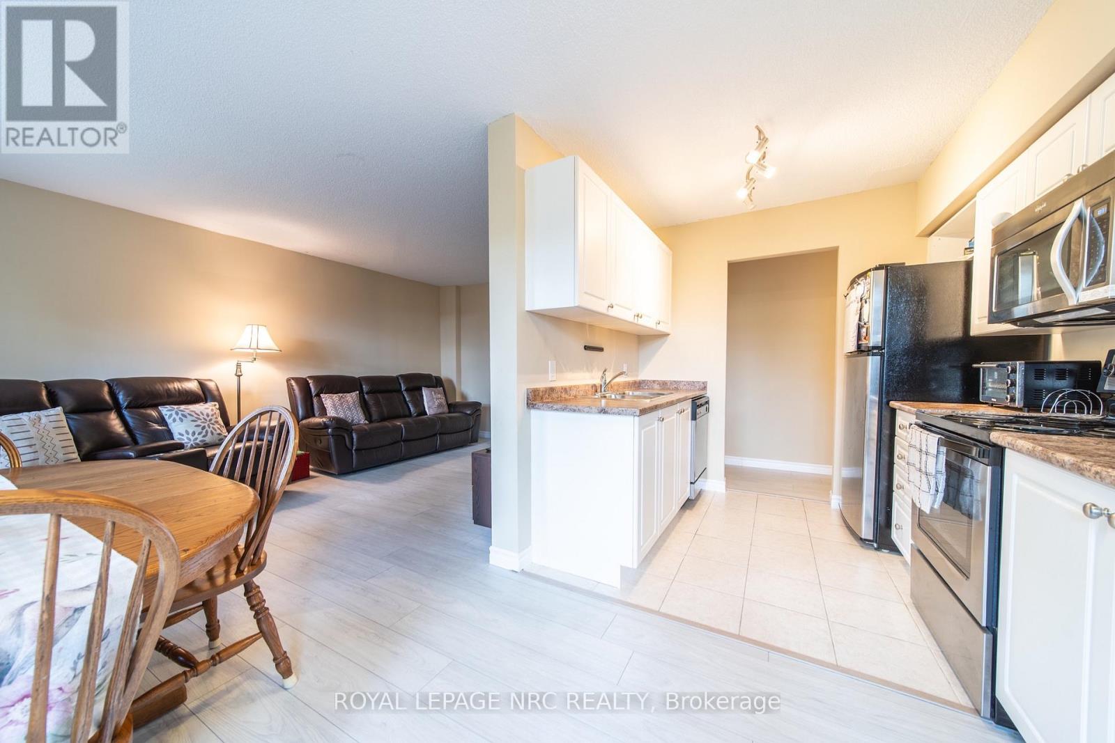 301 - 6400 Huggins Street, Niagara Falls (Stamford), Ontario  L2J 3G5 - Photo 11 - X14082714