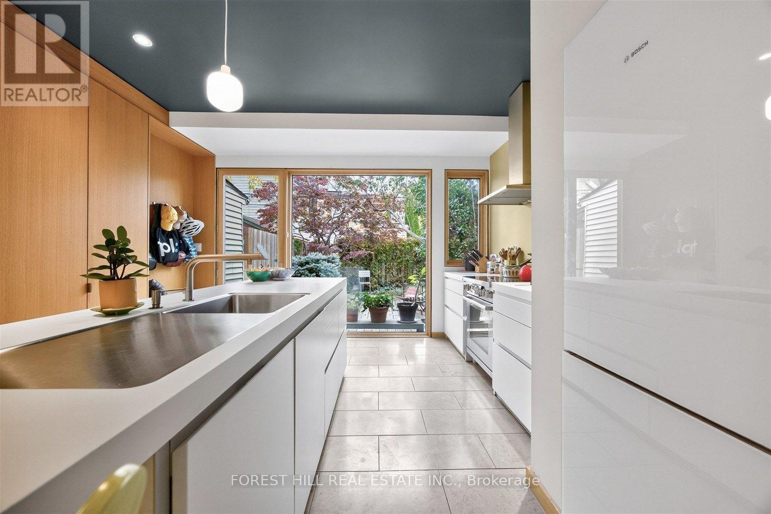44 Russell Street, Toronto, Ontario  M5S 1B7 - Photo 17 - C14082704