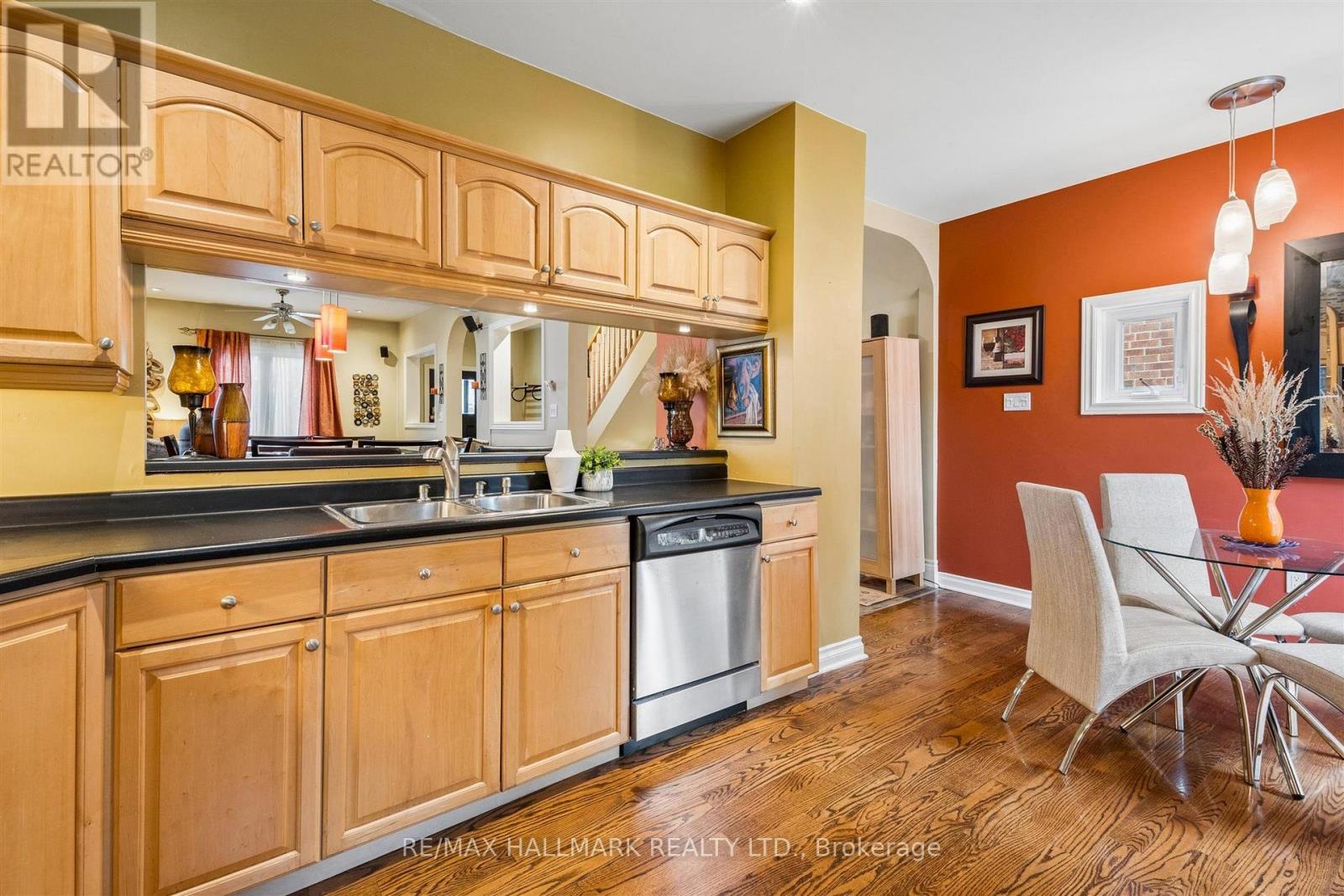 9 Savoy Avenue, Toronto, Ontario  M4C 2X4 - Photo 23 - E14082728