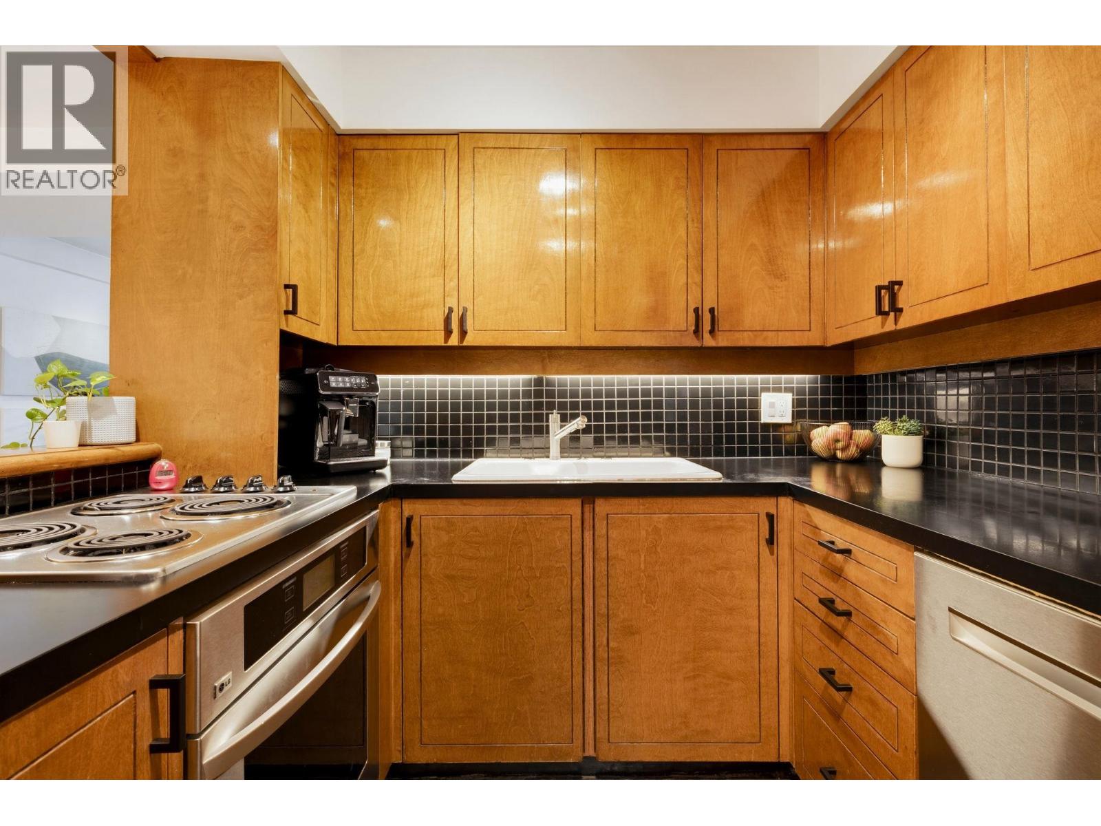 115 1890 W 6th Avenue, Vancouver, British Columbia  V6J 1R6 - Photo 10 - R3175724