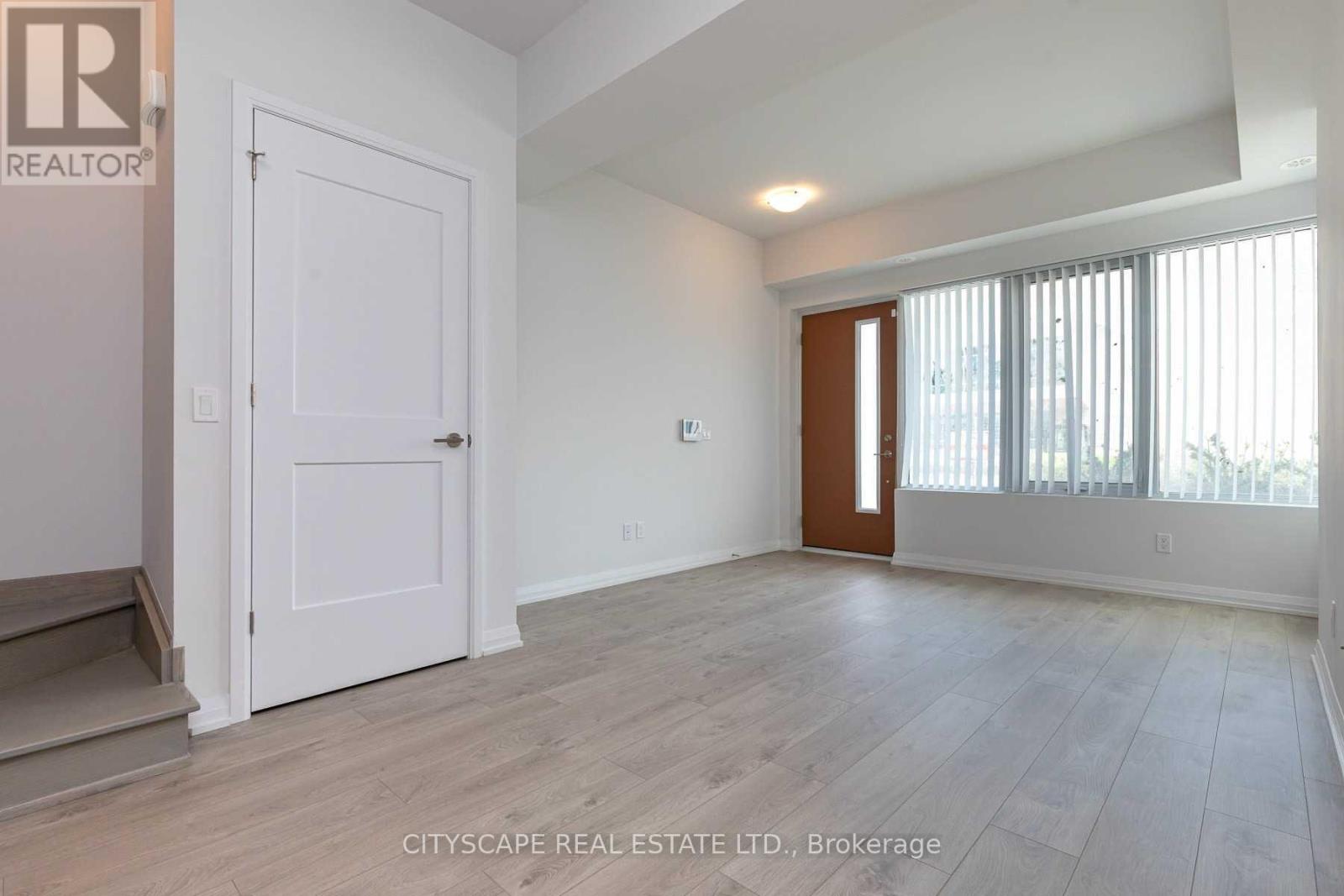Th07 - 1010 Portage Parkway, Vaughan, Ontario  L4K 0K3 - Photo 3 - N14082744
