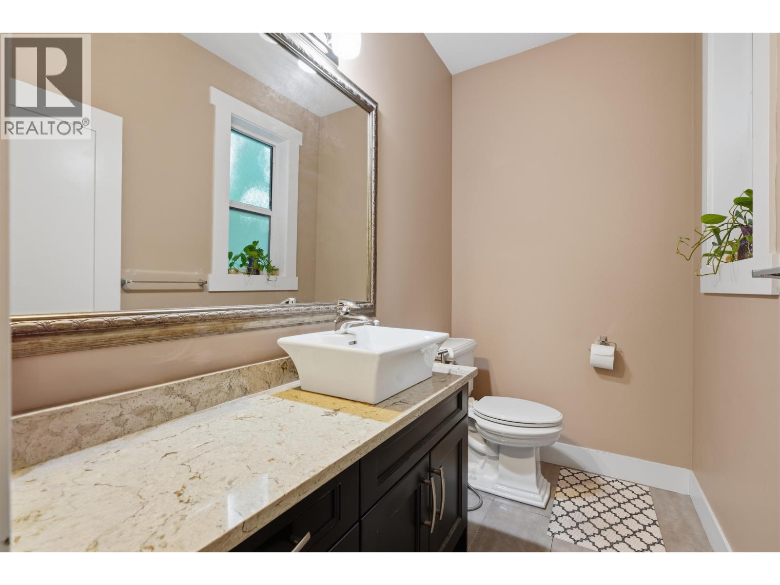 631 W 24th Close, North Vancouver, British Columbia  V6E 2P4 - Photo 10 - R3175696