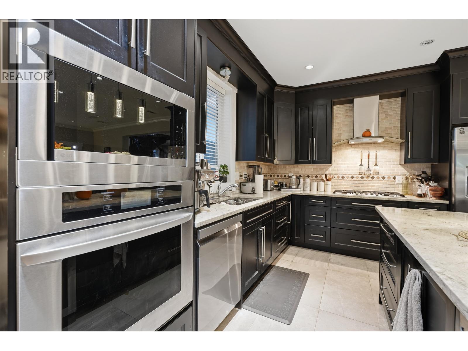 631 W 24th Close, North Vancouver, British Columbia  V6E 2P4 - Photo 14 - R3175696