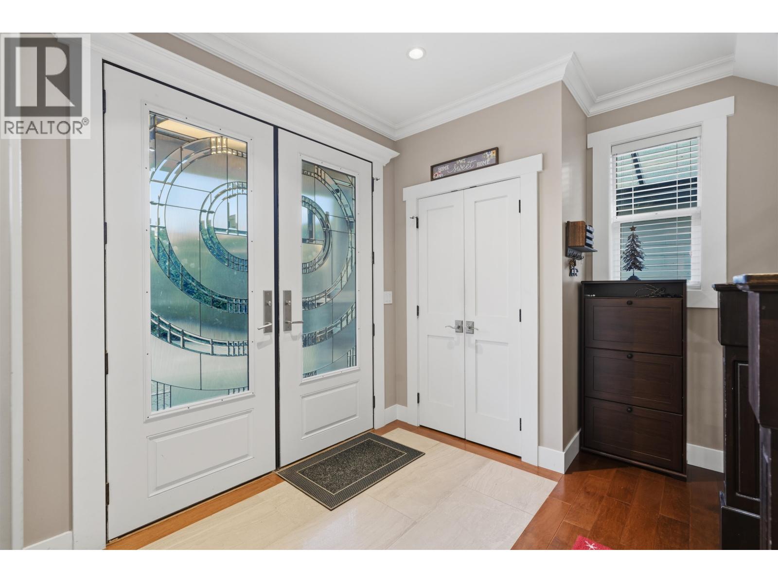 631 W 24th Close, North Vancouver, British Columbia  V6E 2P4 - Photo 3 - R3175696