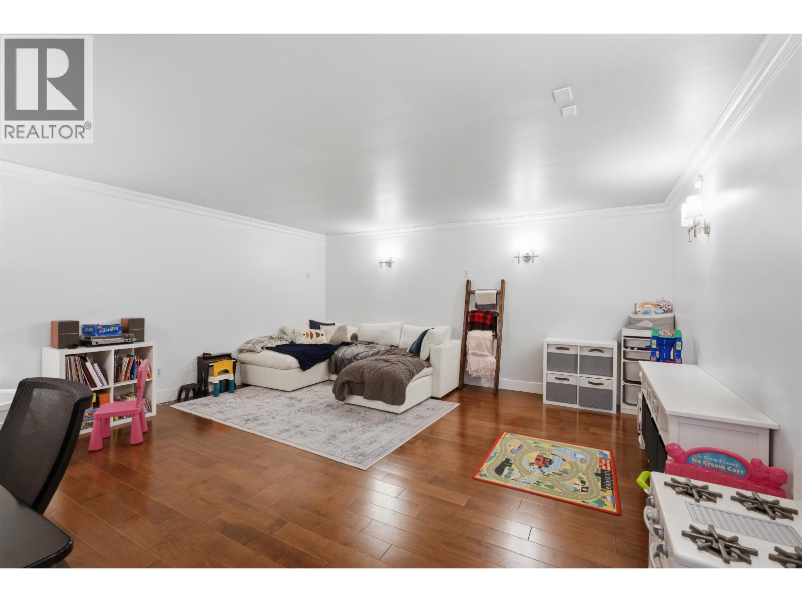 631 W 24th Close, North Vancouver, British Columbia  V6E 2P4 - Photo 32 - R3175696
