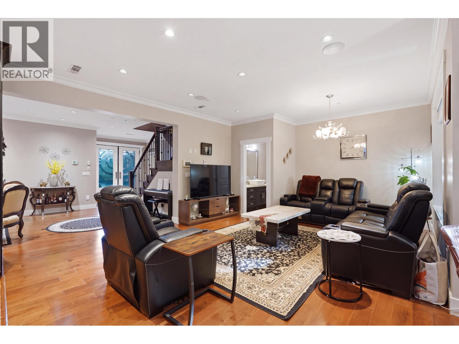 631 W 24th Close, North Vancouver, British Columbia  V6E 2P4 - Photo 8 - R3175696