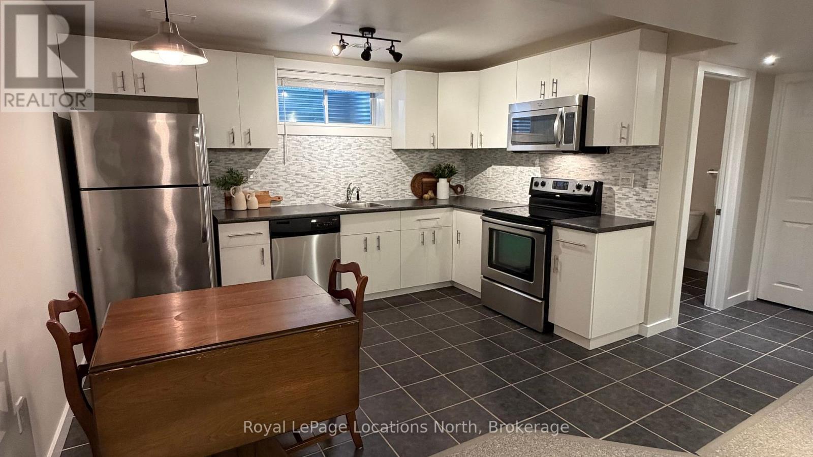 Lower Unit - 37 Davis Street, Collingwood, Ontario  L9Y 0E2 - Photo 4 - S14082770