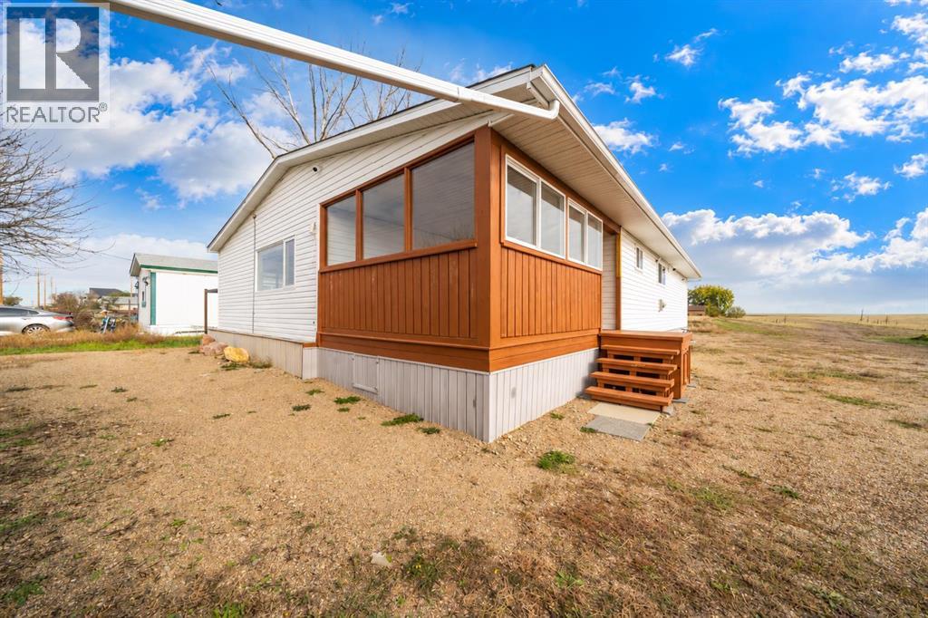 204 6 Street Suffield Alberta Canada T0J2N0 4