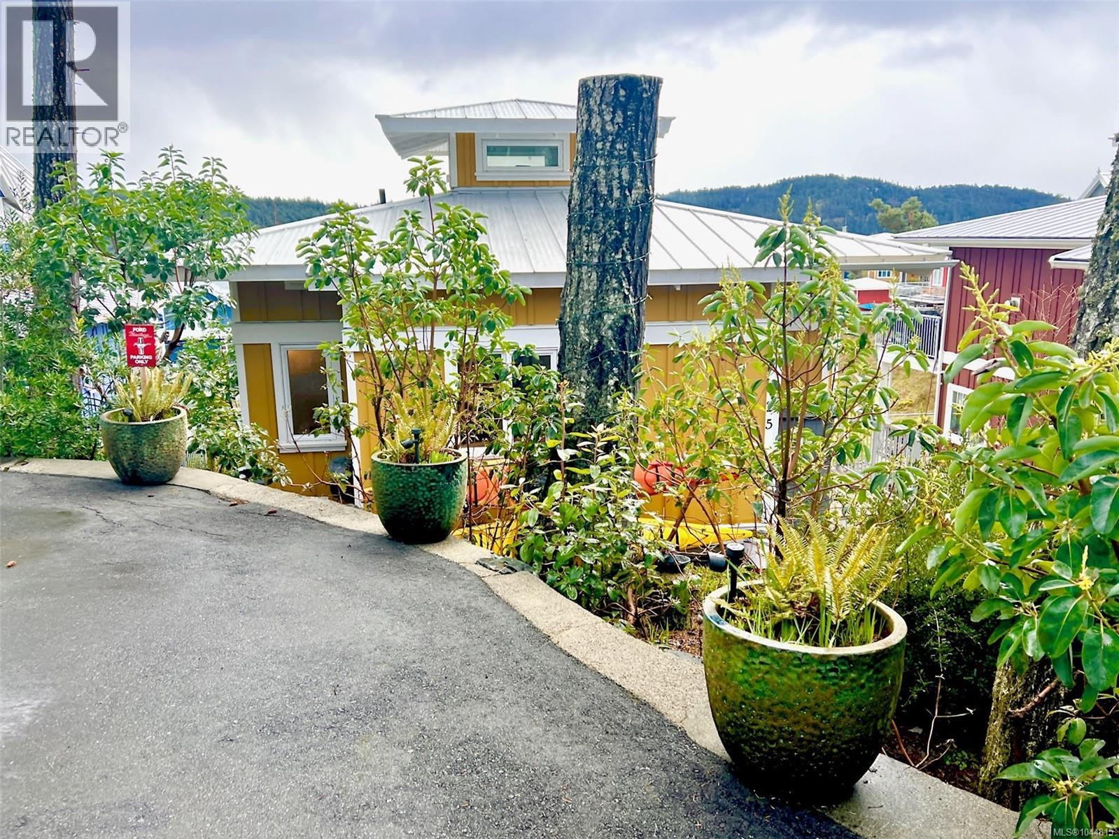125 Hilltop Cres