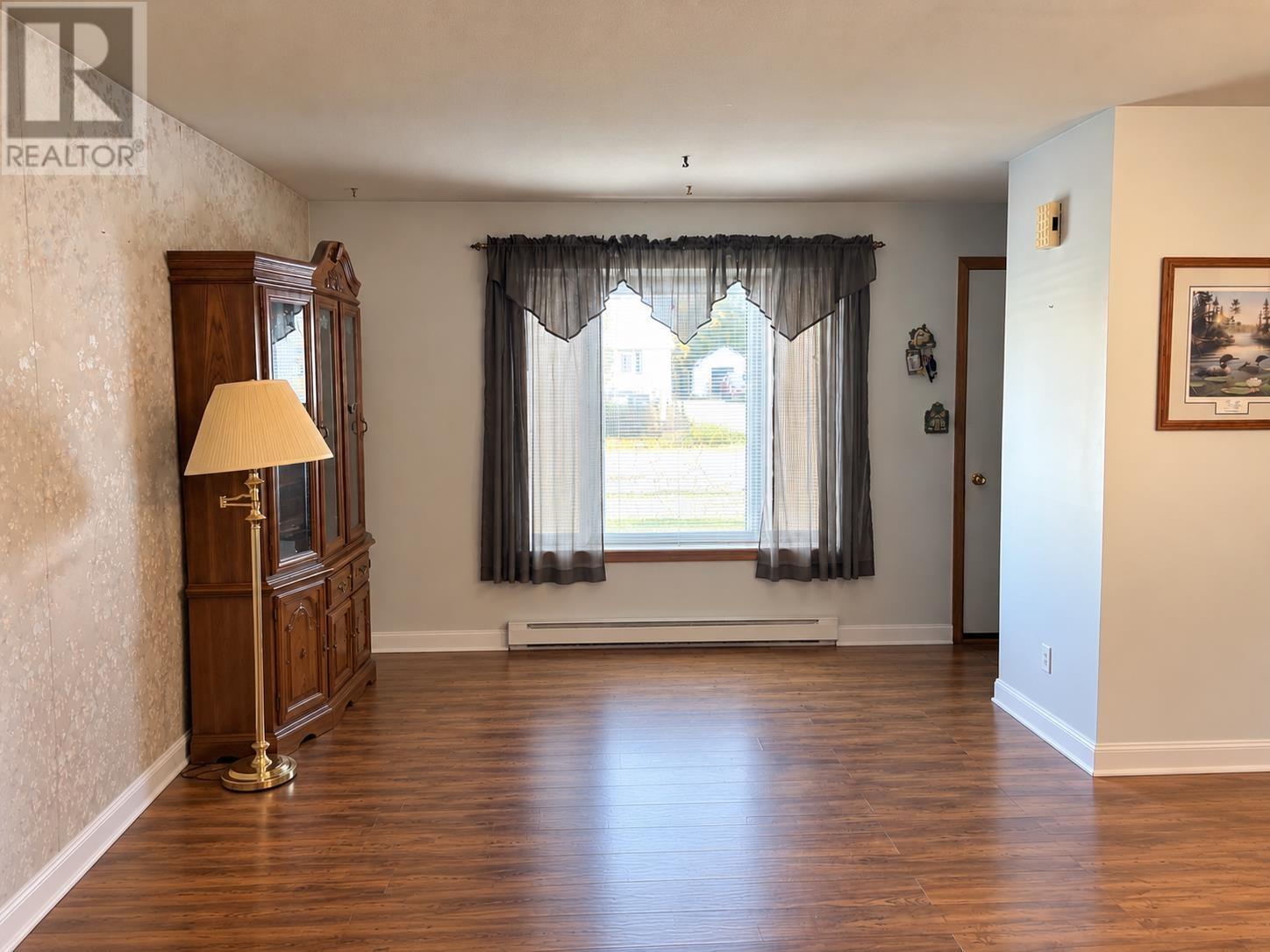 57 Winnipeg St S, White River, Ontario P0M 3G0 - Photo 3 - SM262870