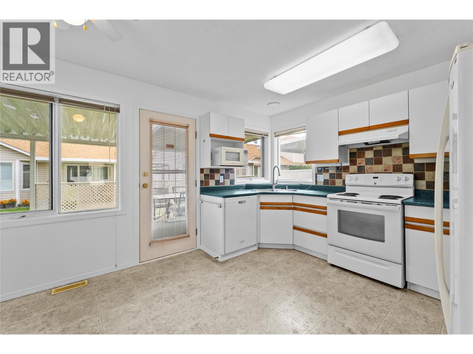 1195 14th Street Unit# 33, Kamloops, British Columbia  V2B 8L1 - Photo 2 - 10398756