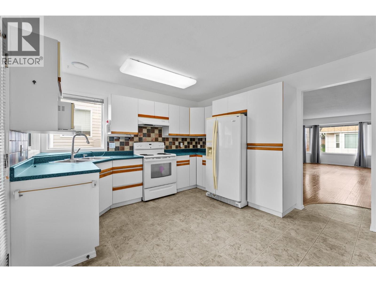 1195 14th Street Unit# 33, Kamloops, British Columbia  V2B 8L1 - Photo 3 - 10398756