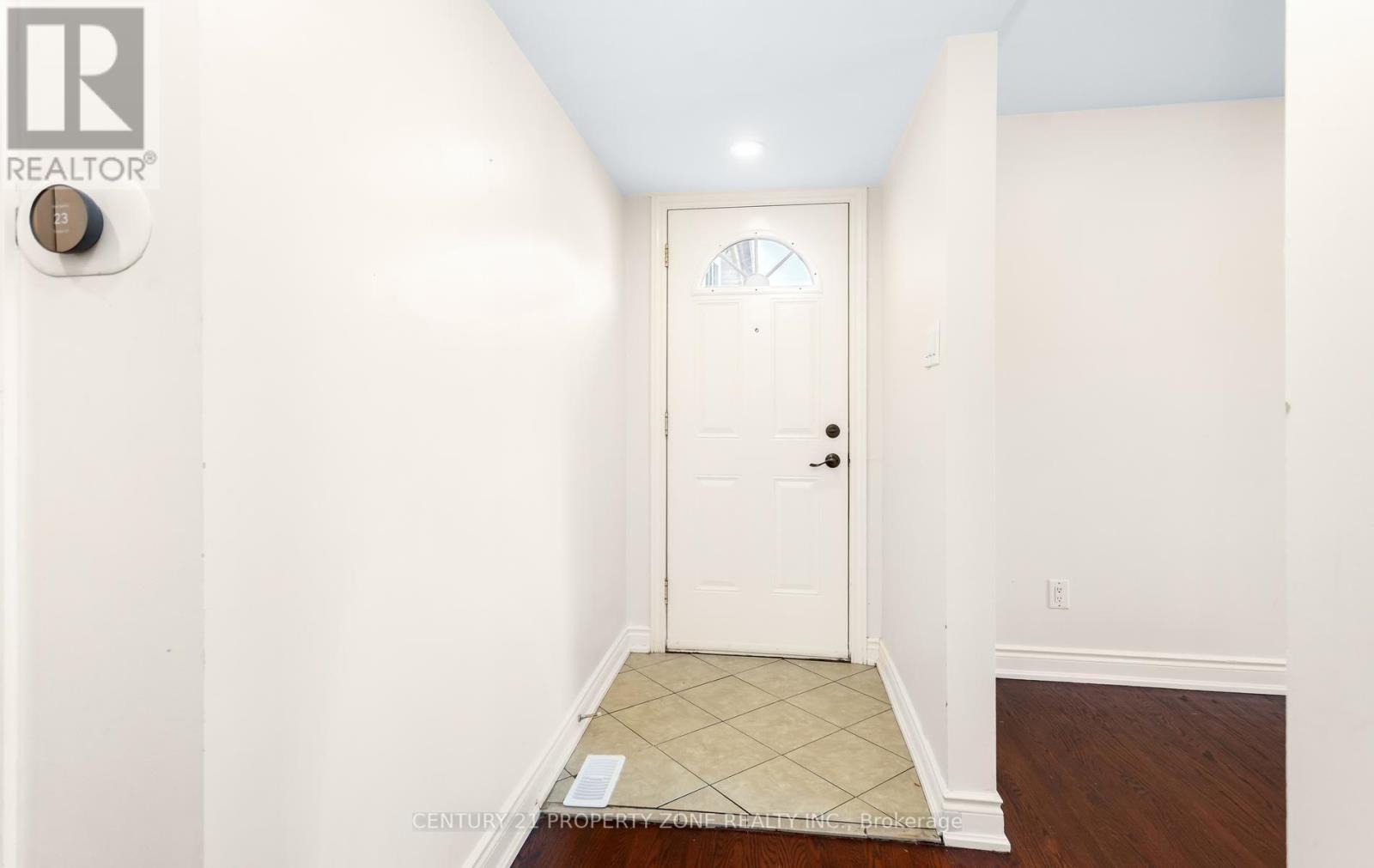 55 Brentwood Drive, Brampton, Ontario L6T 1R1 - Photo 4 - W13883452