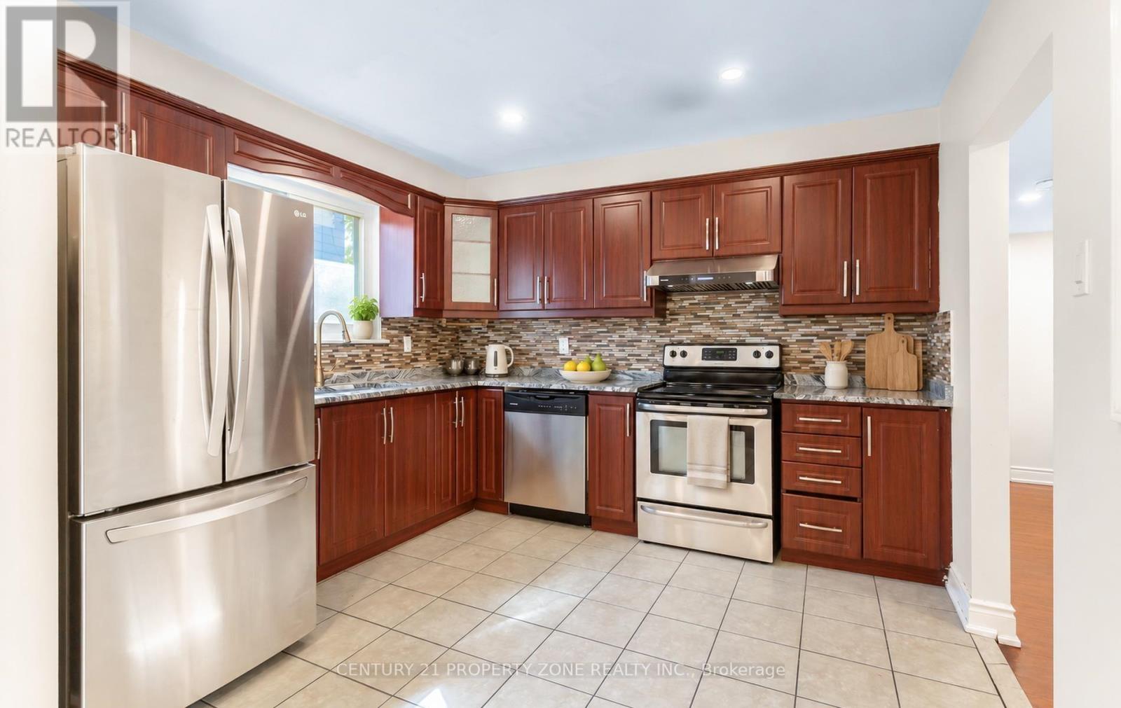 55 Brentwood Drive, Brampton, Ontario L6T 1R1 - Photo 11 - W13883452