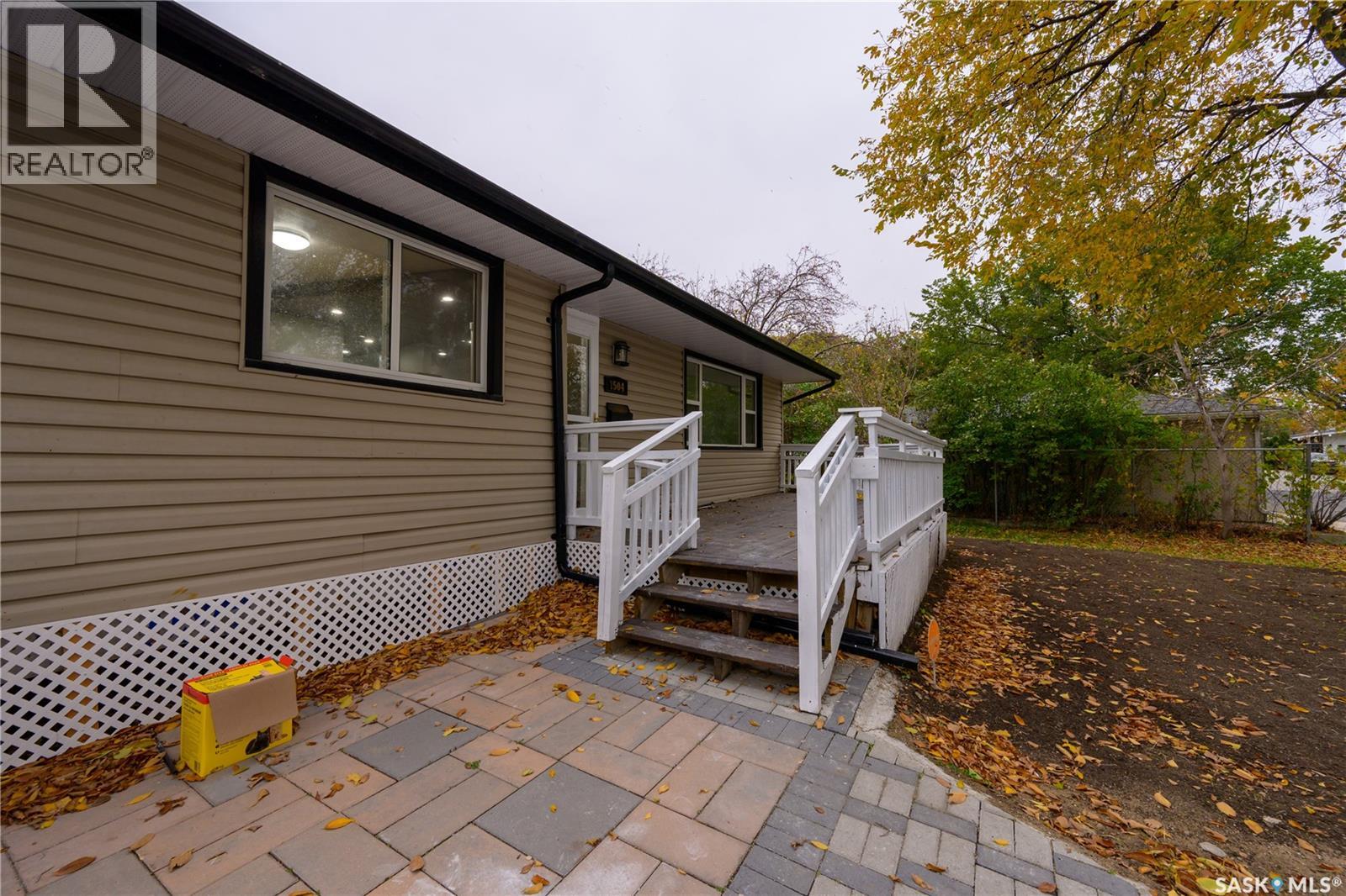 1504 Shannon Road, Regina, Saskatchewan  S4S 5L6 - Photo 2 - SK051009