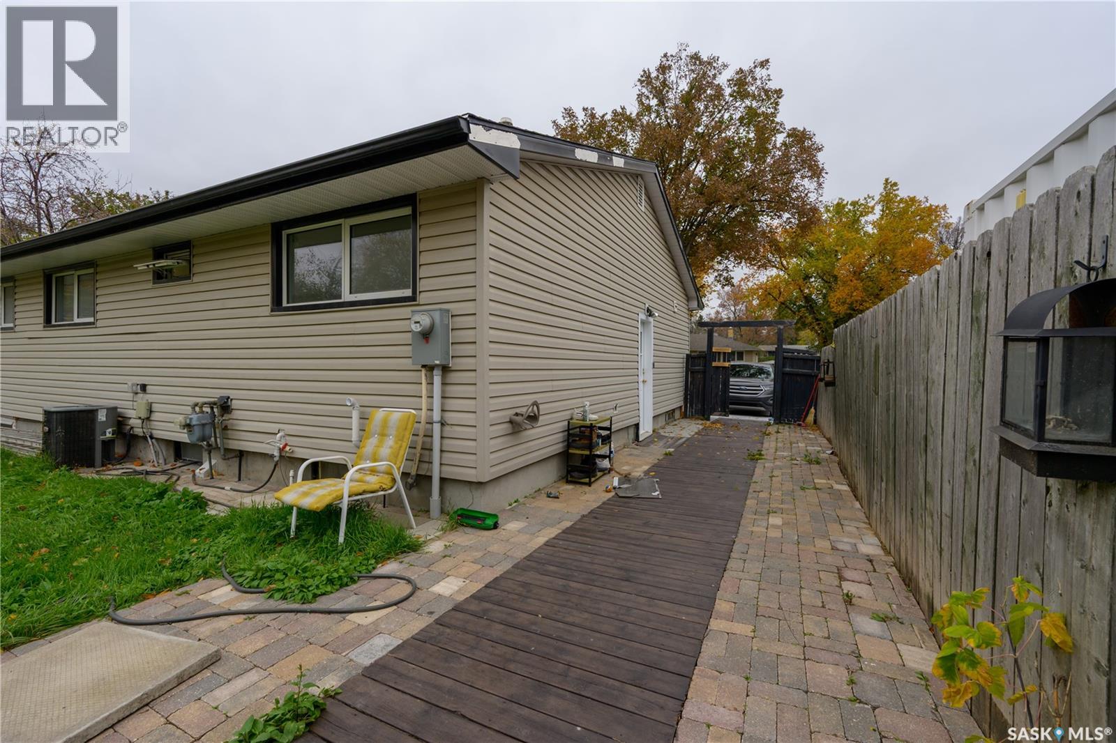 1504 Shannon Road, Regina, Saskatchewan  S4S 5L6 - Photo 5 - SK051009