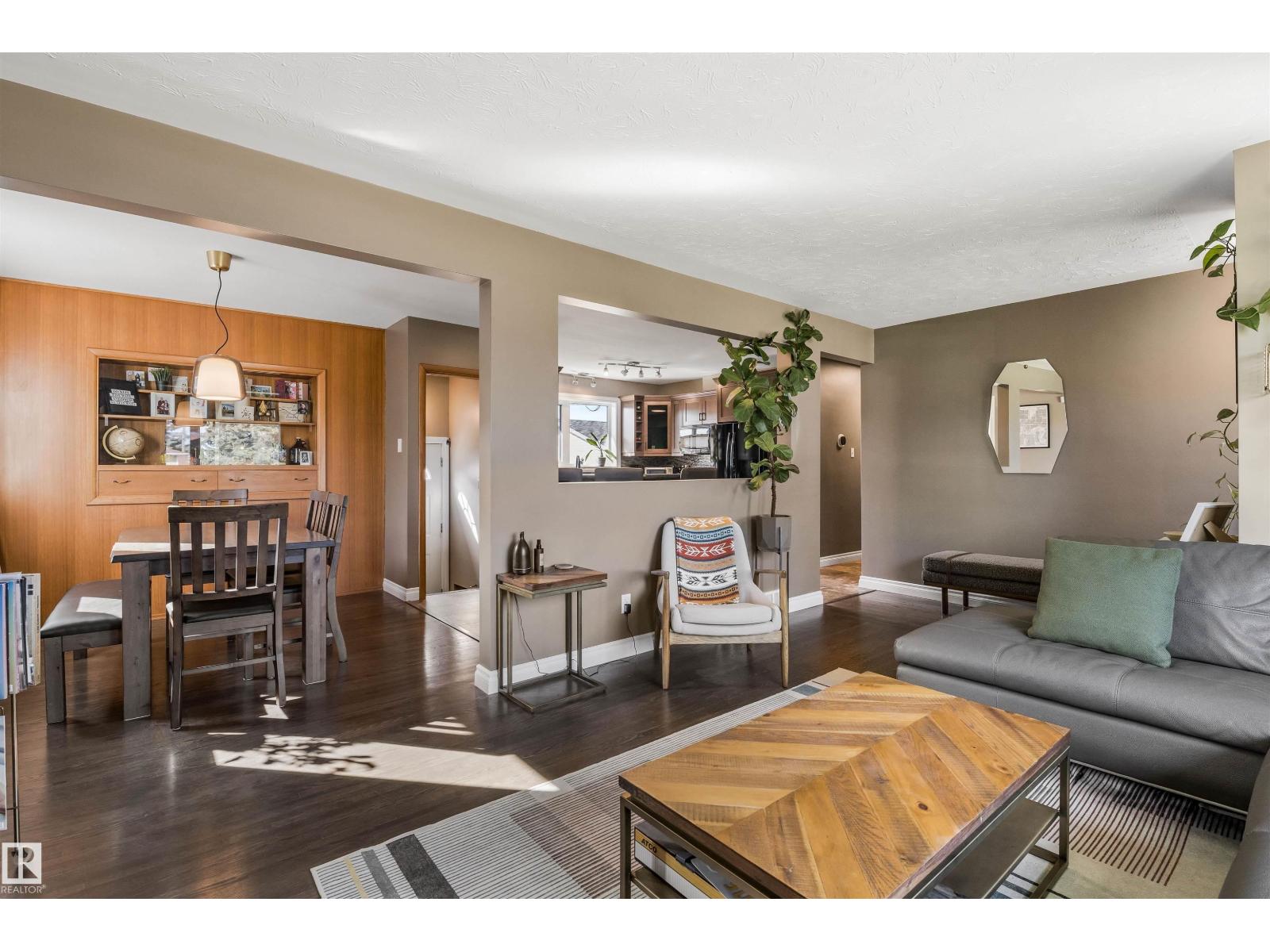 6207 85 AV NW