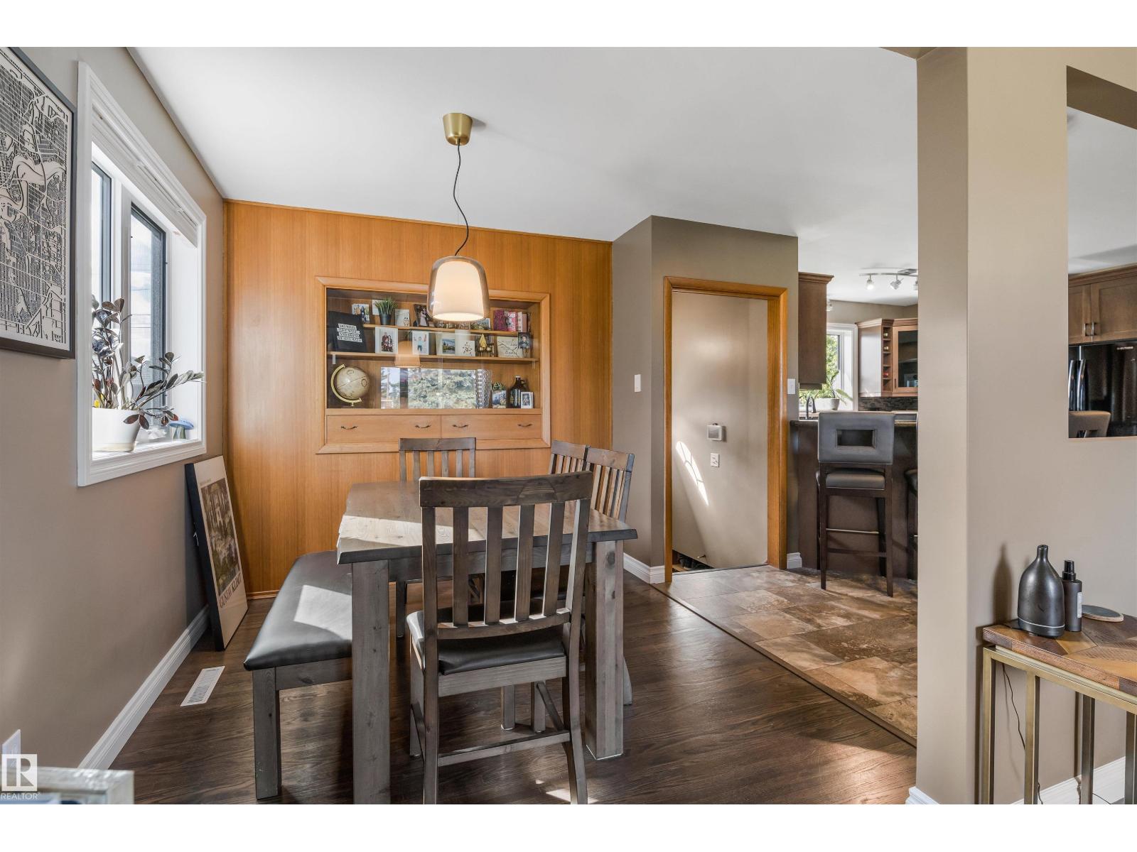 6207 85 AV NW
