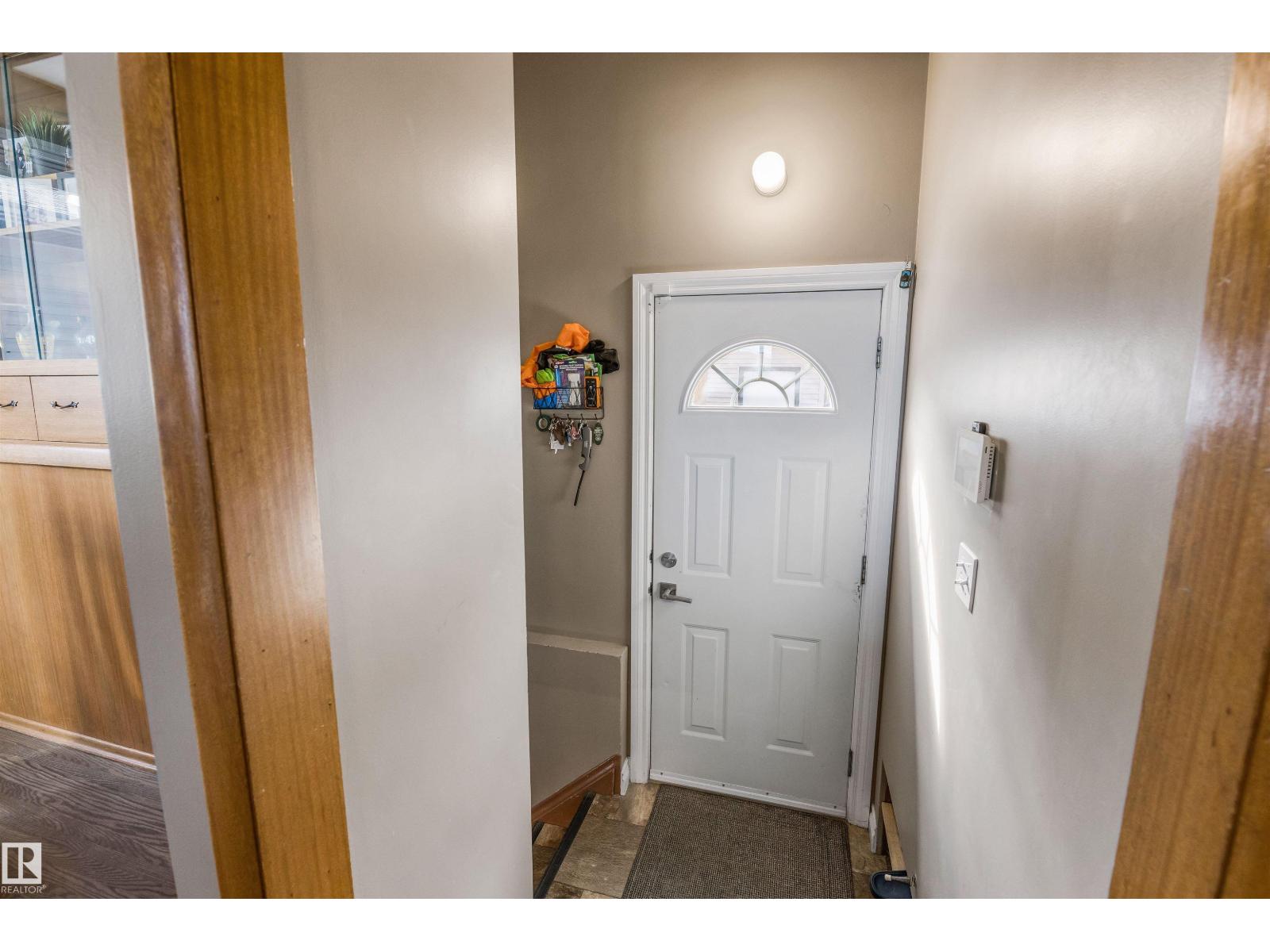 6207 85 AV NW