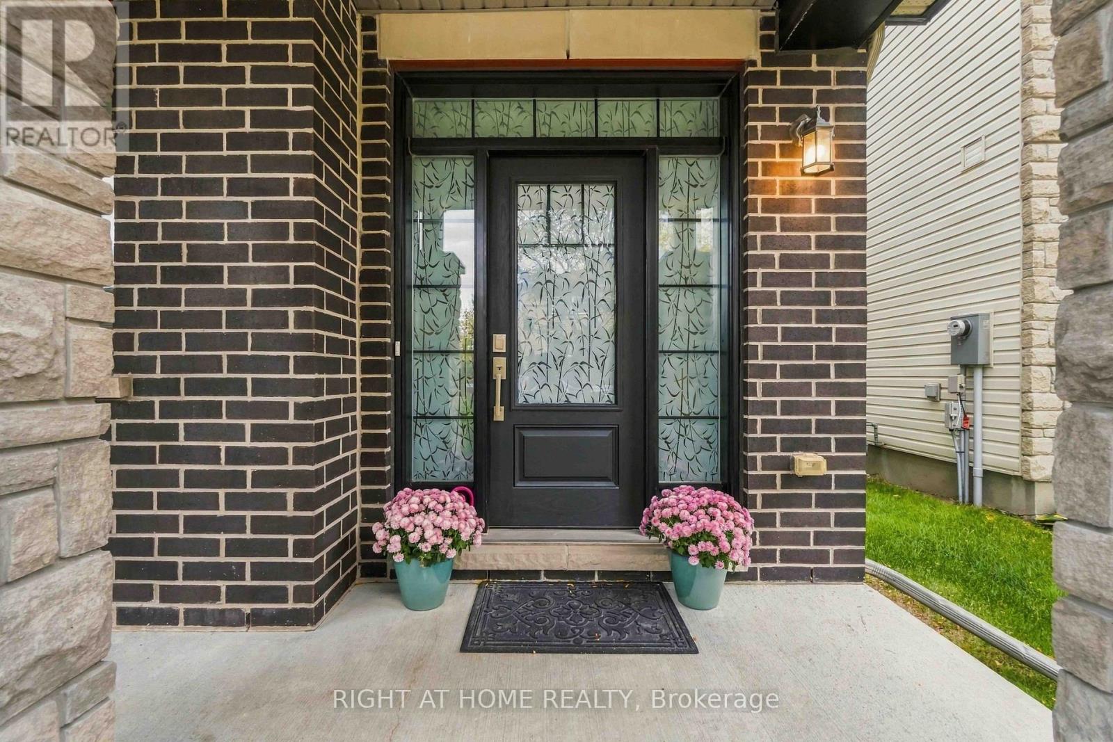 35 Hawks Landing Crescent, Ottawa, Ontario  K2S 1W1 - Photo 3 - X14082964