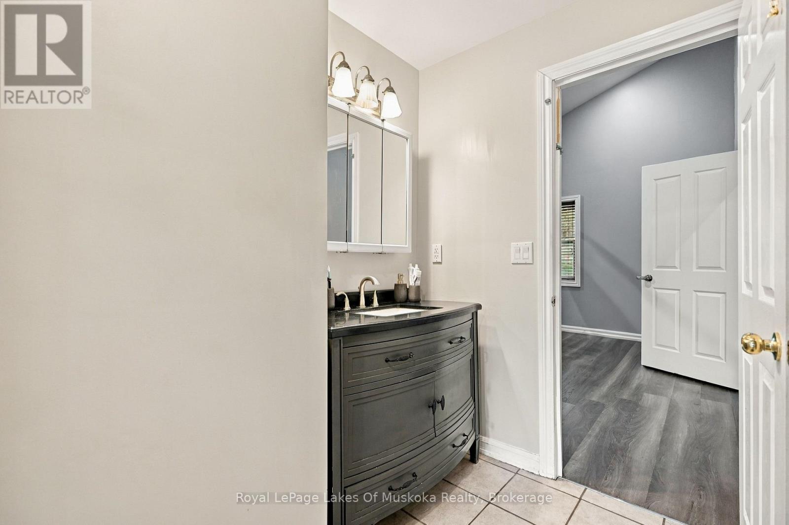 5 Della Street, Georgina, Ontario  L0E 1R0 - Photo 21 - N14083076