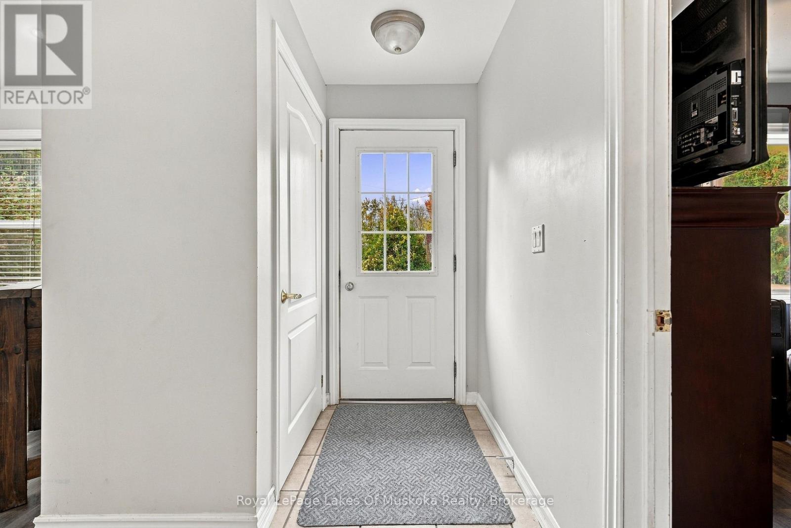 5 Della Street, Georgina, Ontario  L0E 1R0 - Photo 6 - N14083076