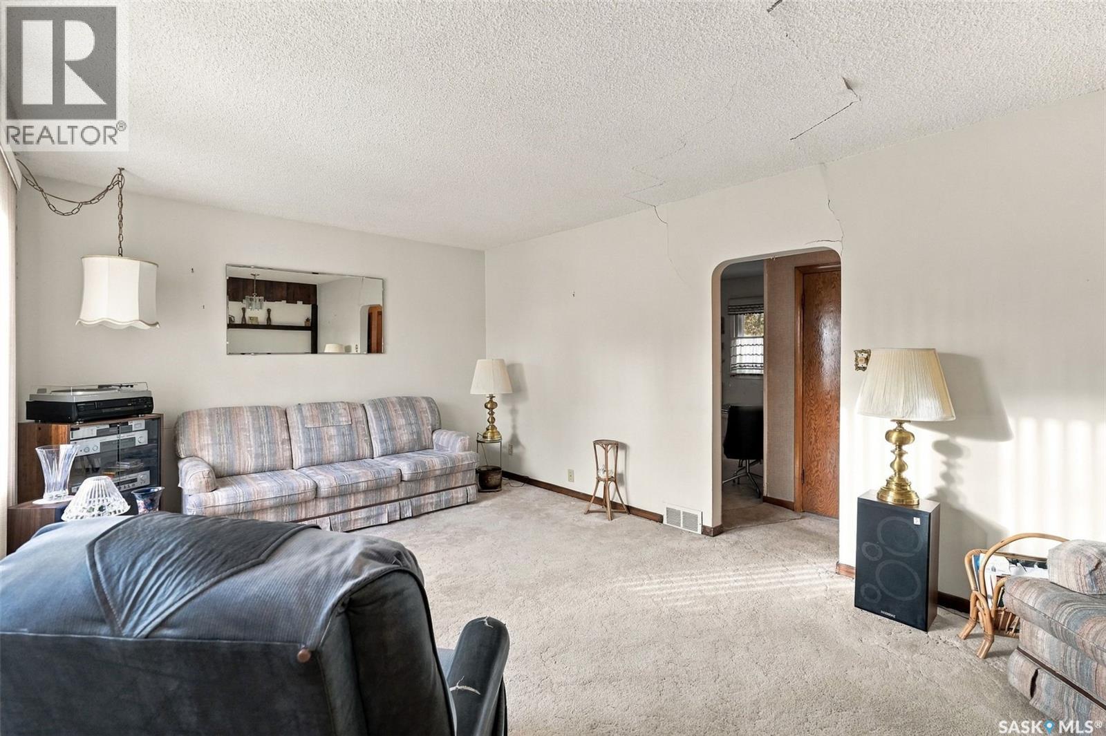 3030 Elphinstone Street, Regina, Saskatchewan  S4S 2A5 - Photo 2 - SK051205