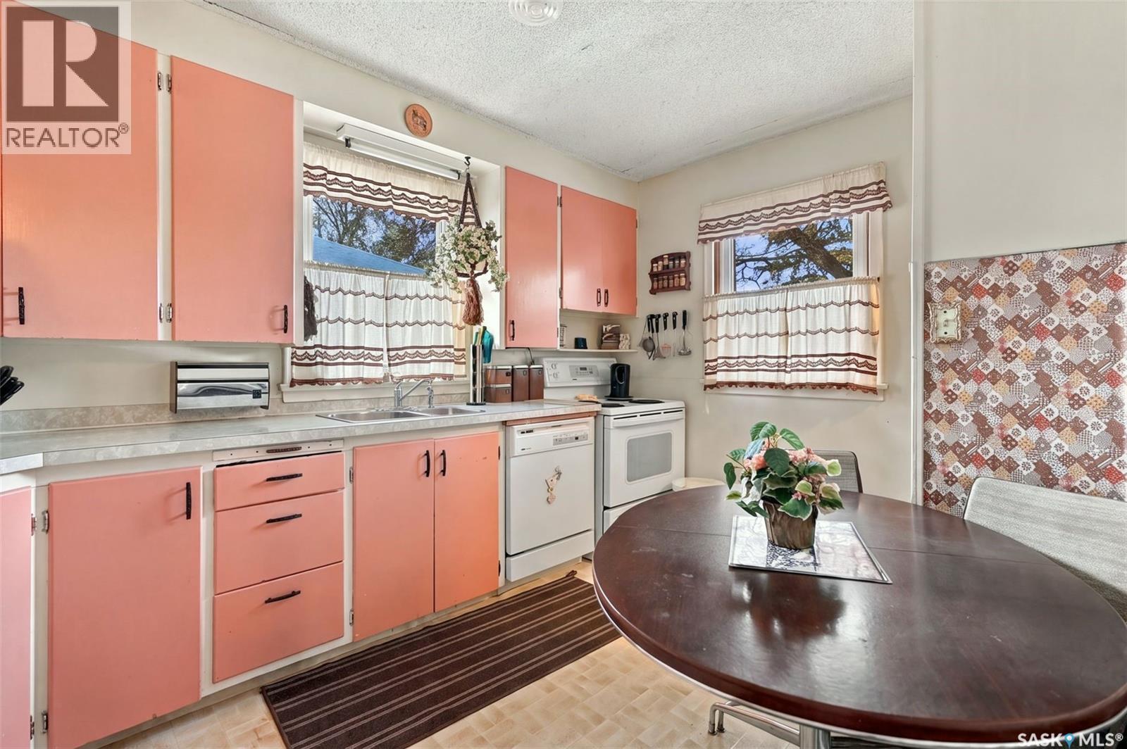 3030 Elphinstone Street, Regina, Saskatchewan  S4S 2A5 - Photo 6 - SK051205