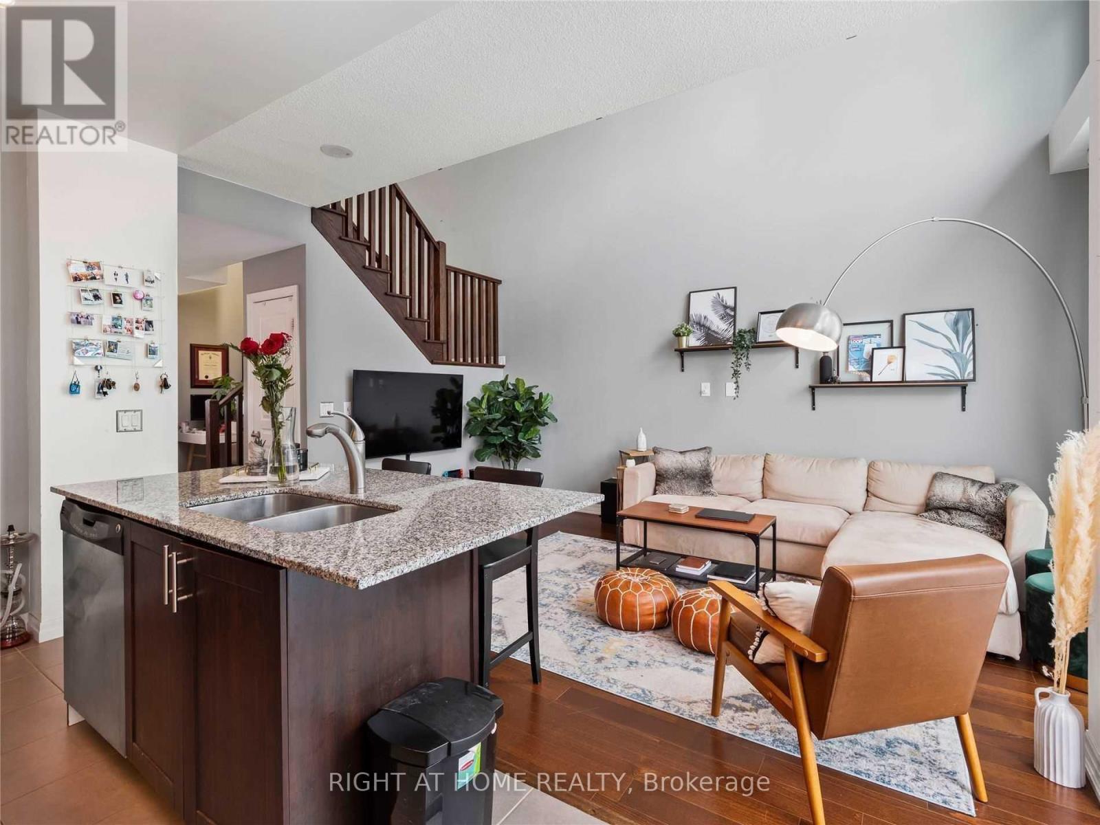 3101 - 223 Webb Drive, Mississauga, Ontario  L5B 0E8 - Photo 3 - W14083008