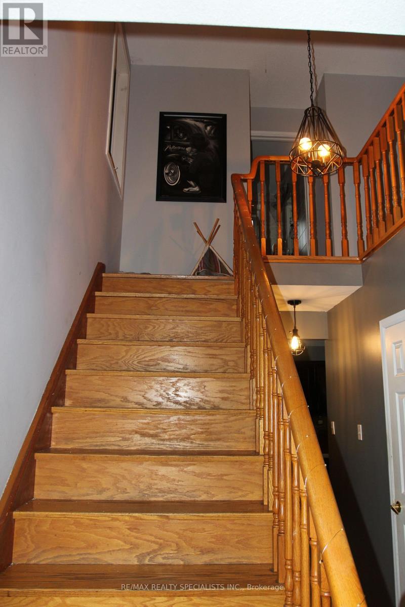 31 Laburnham Avenue, Toronto, Ontario  M8W 1S6 - Photo 10 - W14083052