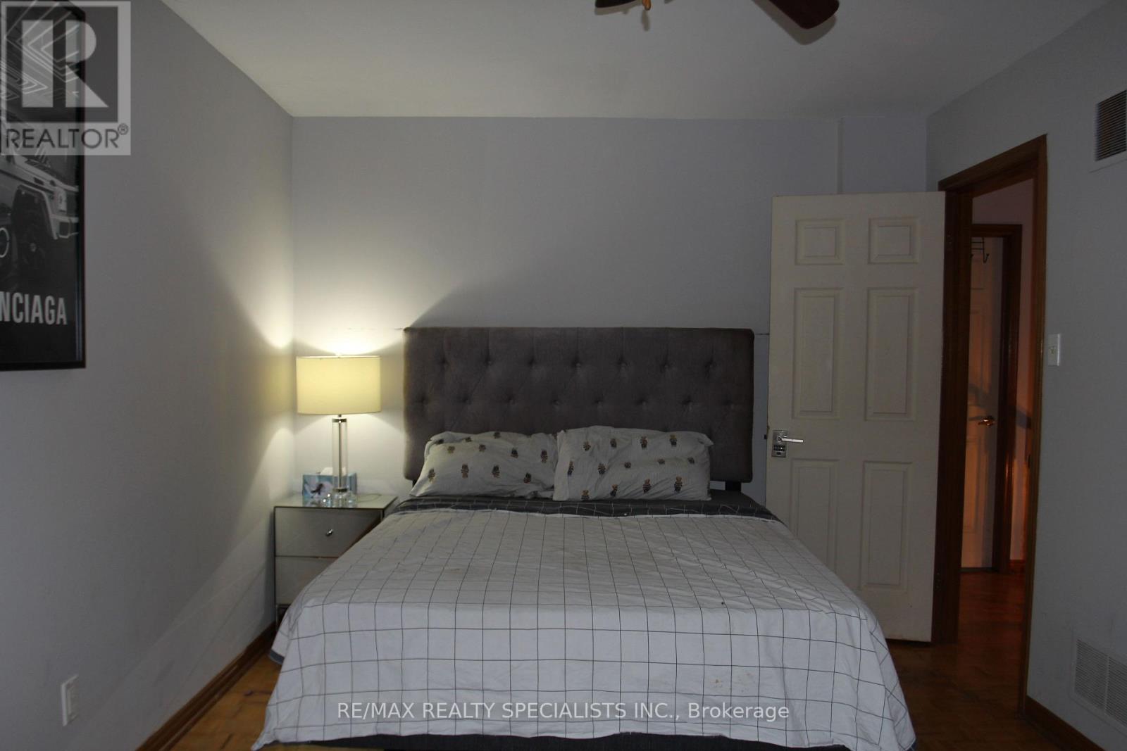 31 Laburnham Avenue, Toronto, Ontario  M8W 1S6 - Photo 13 - W14083052