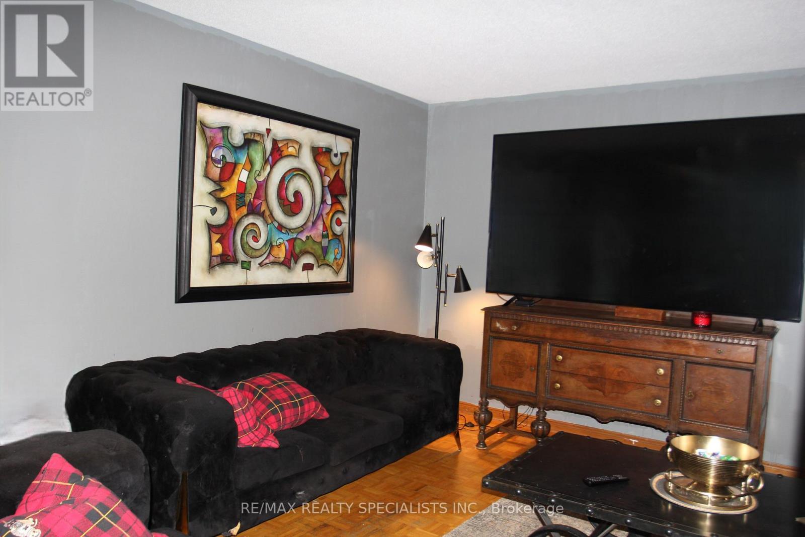 31 Laburnham Avenue, Toronto, Ontario  M8W 1S6 - Photo 4 - W14083052