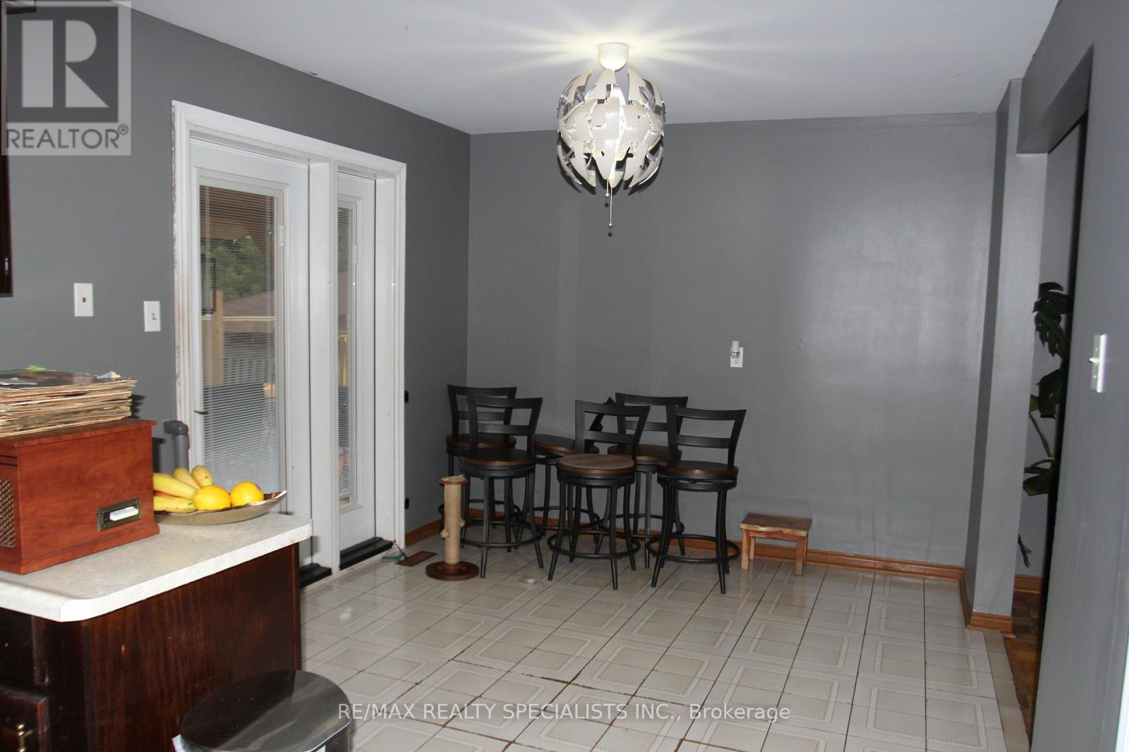 31 Laburnham Avenue, Toronto, Ontario  M8W 1S6 - Photo 9 - W14083052
