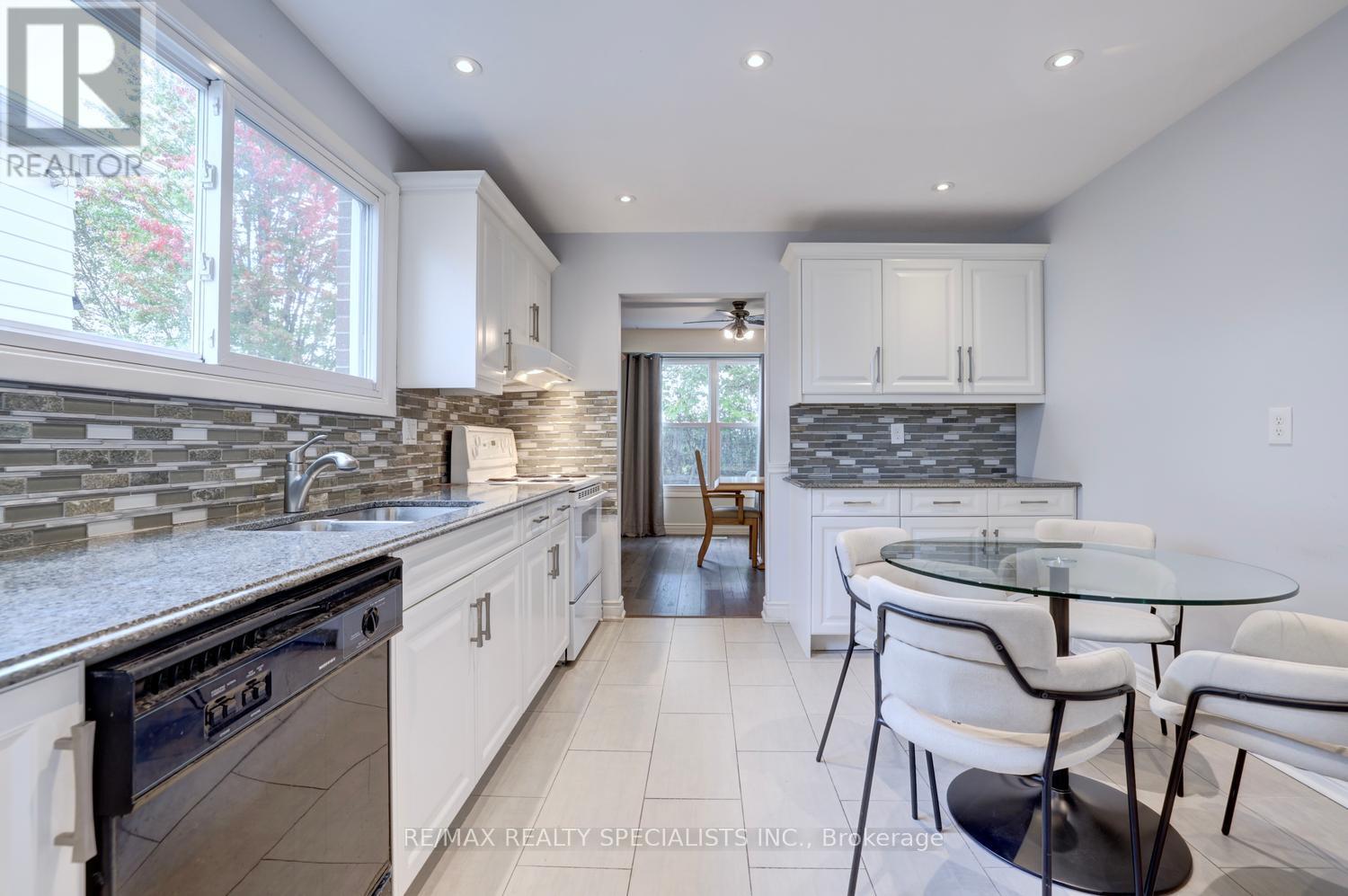 2494 Barcella Crescent, Mississauga, Ontario  L5K 1E2 - Photo 12 - W14083054