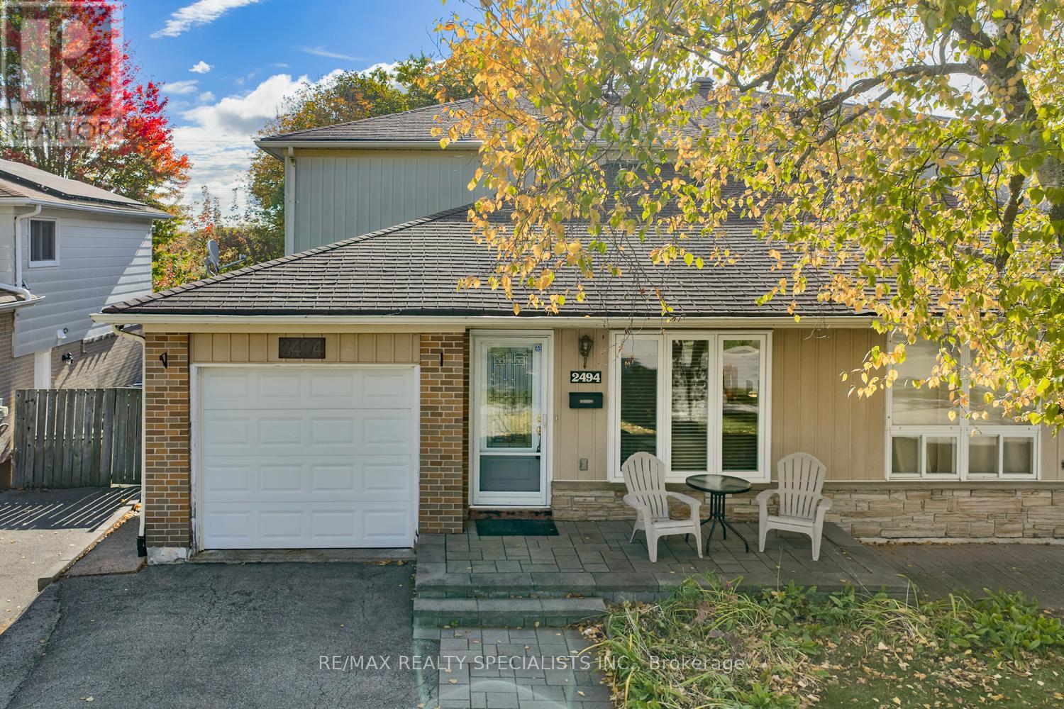 2494 Barcella Crescent, Mississauga, Ontario  L5K 1E2 - Photo 2 - W14083054