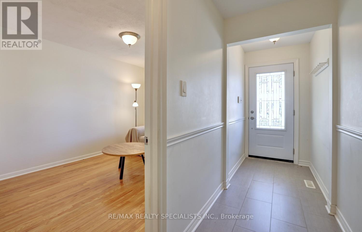 2494 Barcella Crescent, Mississauga, Ontario  L5K 1E2 - Photo 4 - W14083054