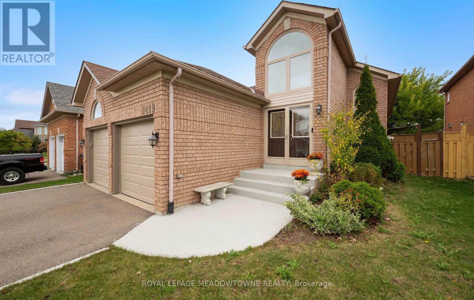 5419 Loonlake Avenue, Mississauga, Ontario  L5V 2E1 - Photo 3 - W14083086