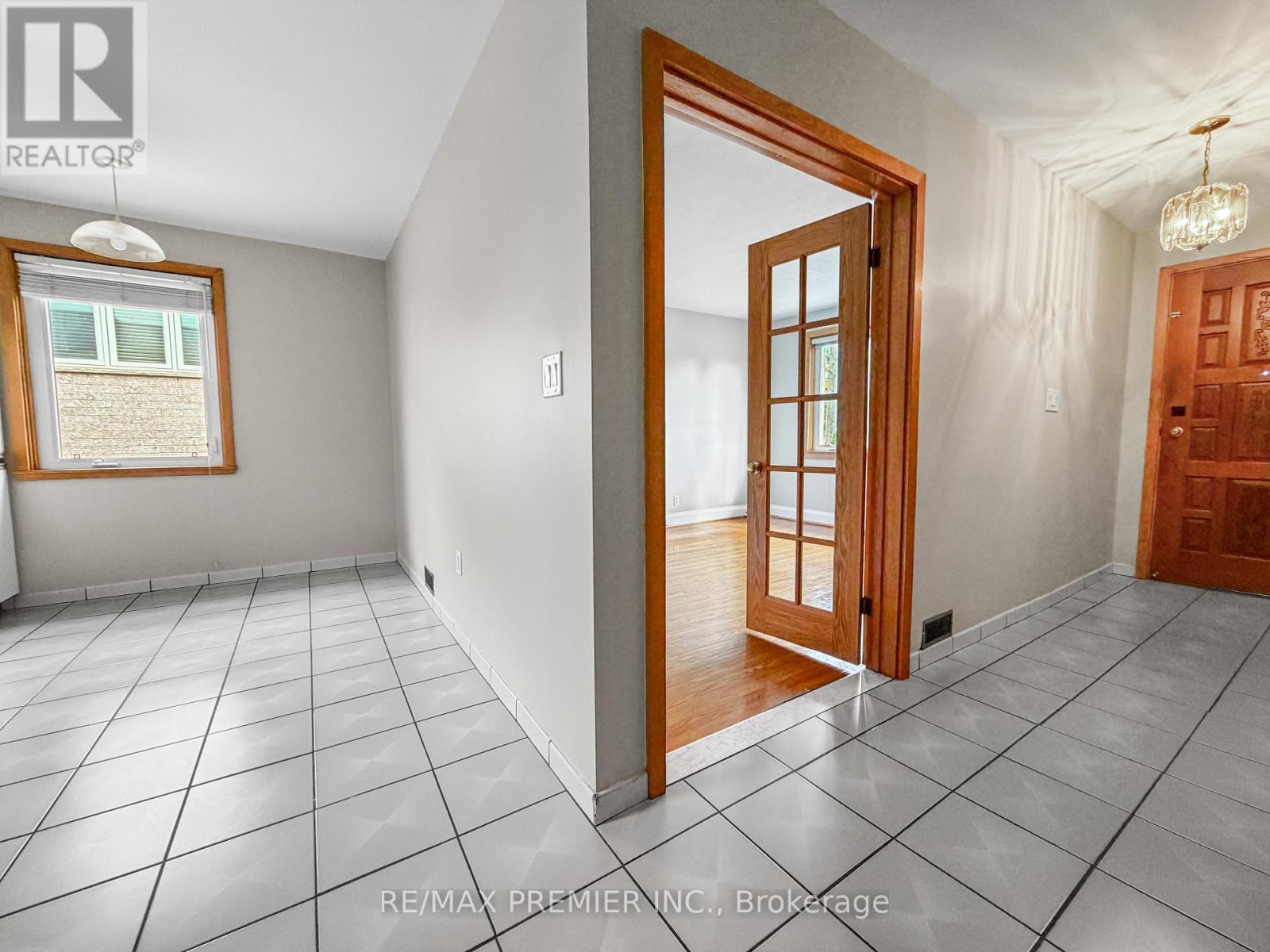 Main - 376 Rustic Road, Toronto, Ontario  M6L 1W7 - Photo 10 - W14083132