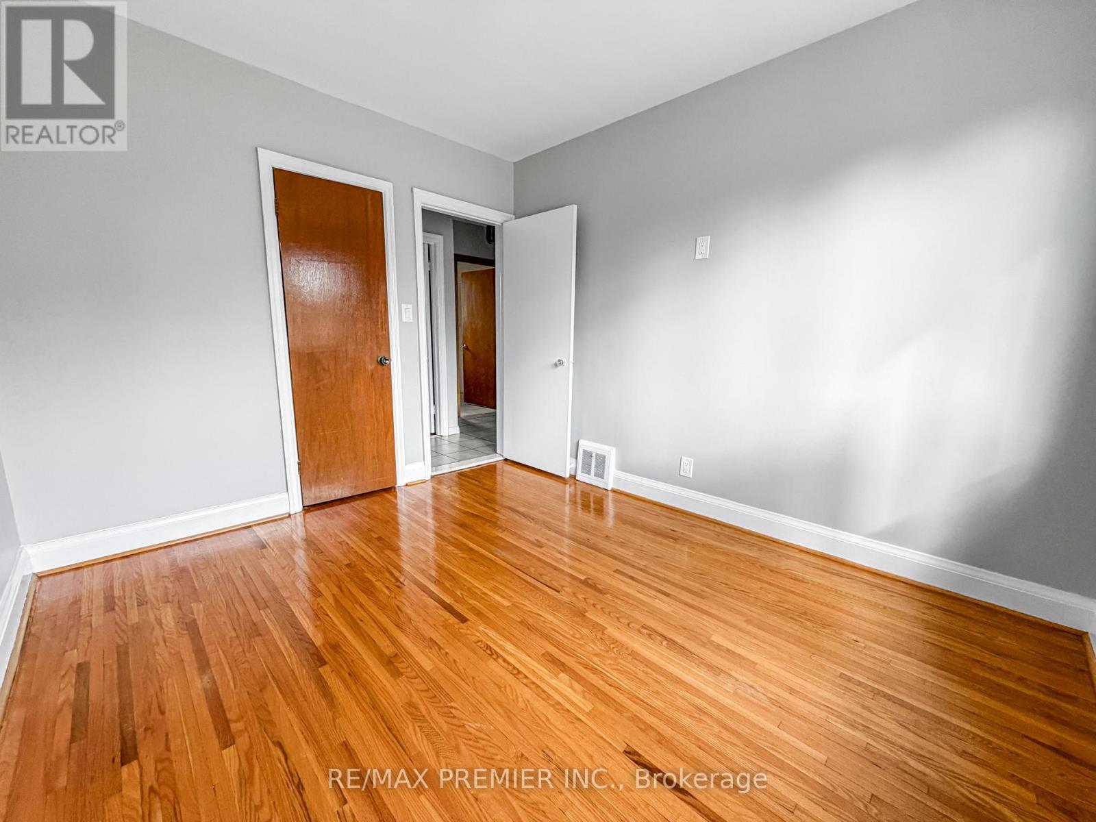 Main - 376 Rustic Road, Toronto, Ontario  M6L 1W7 - Photo 12 - W14083132
