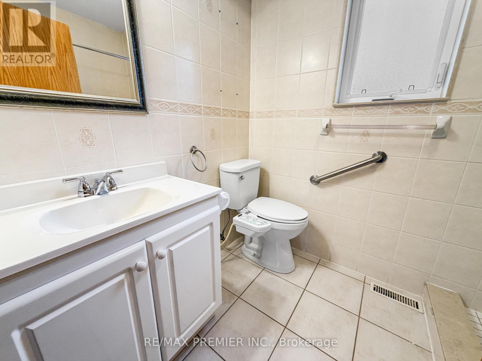 Main - 376 Rustic Road, Toronto, Ontario  M6L 1W7 - Photo 17 - W14083132