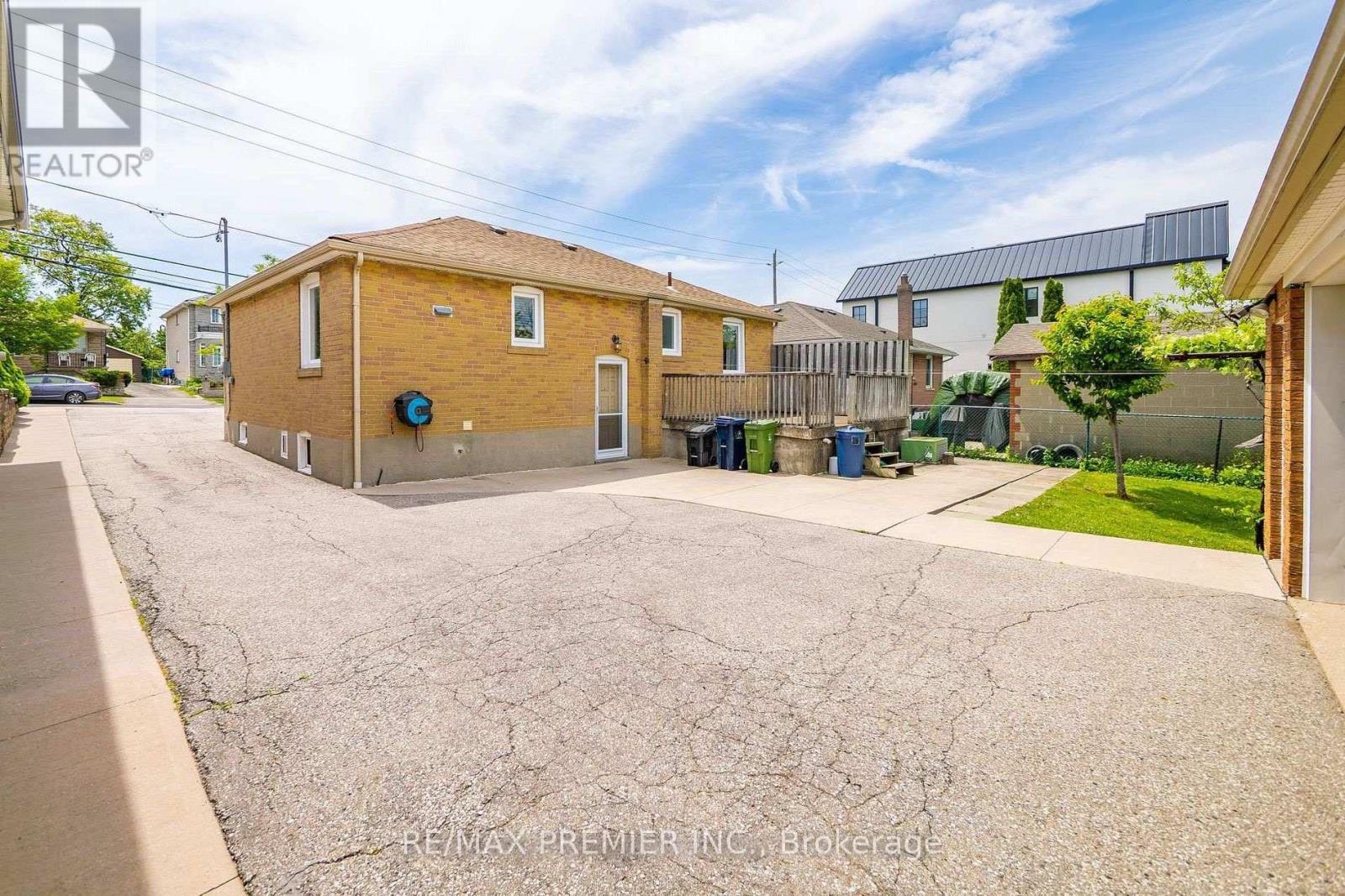 Main - 376 Rustic Road, Toronto, Ontario  M6L 1W7 - Photo 5 - W14083132